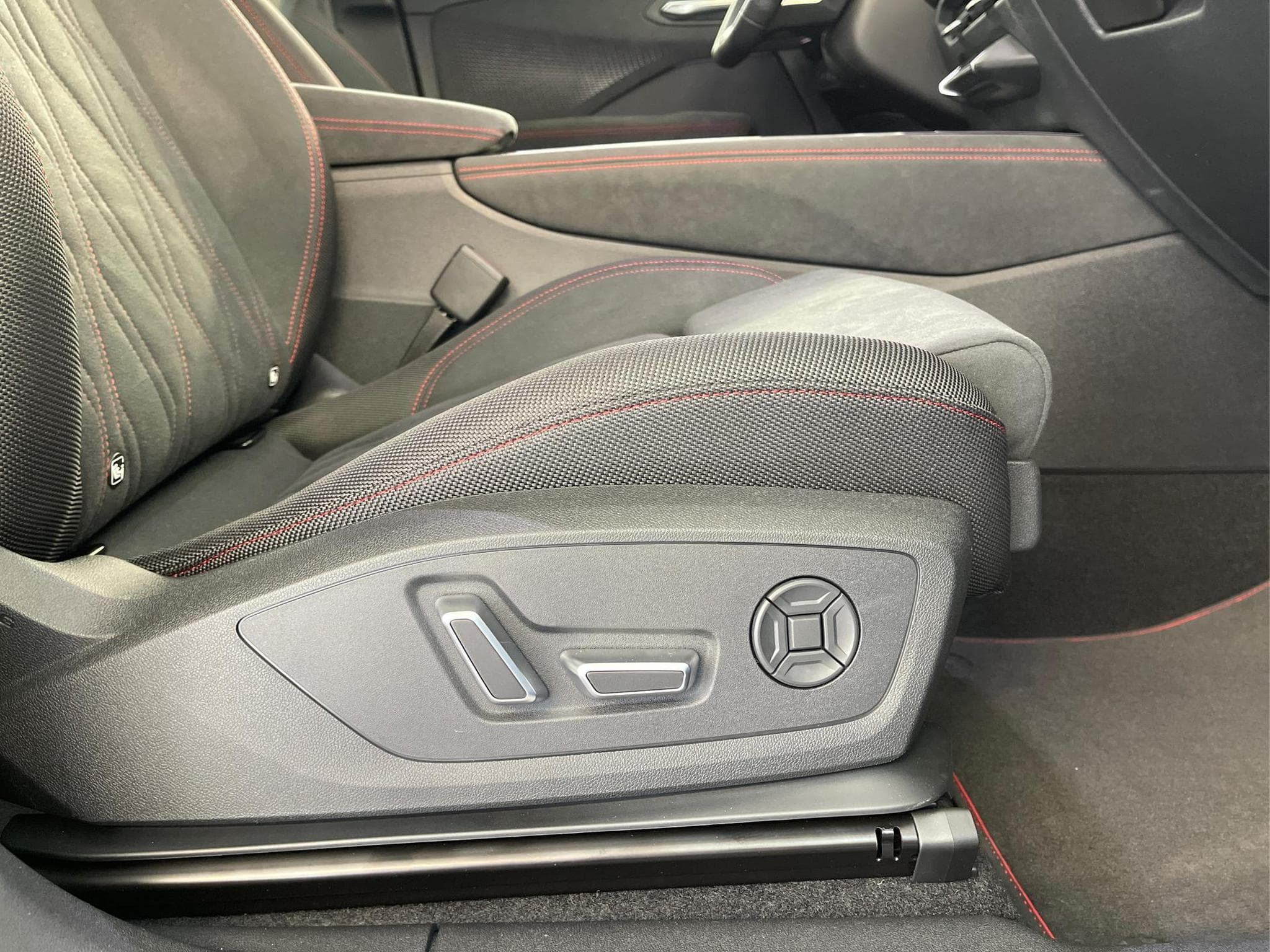 Audi Q3 Sportback NEU (2026) - Photo 16