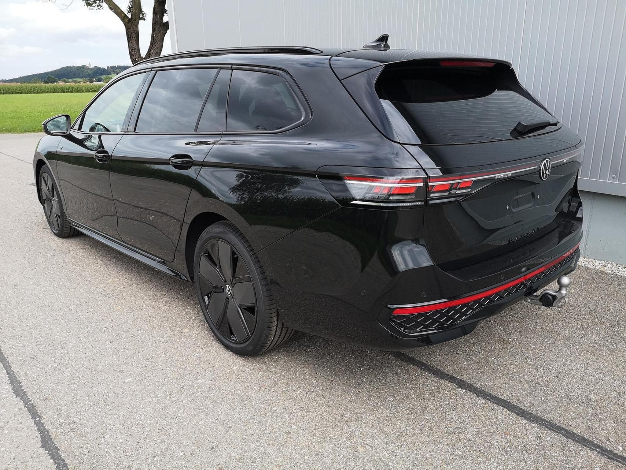 VW Passat Variant 2.0 TDI 142 kW 4Motion R-Line (2026) - Photo 3
