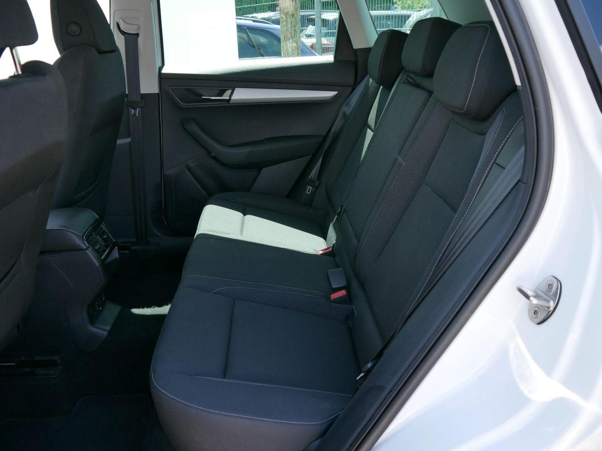 Skoda Karoq Selection 1.5 TSI (2025) - Photo 11