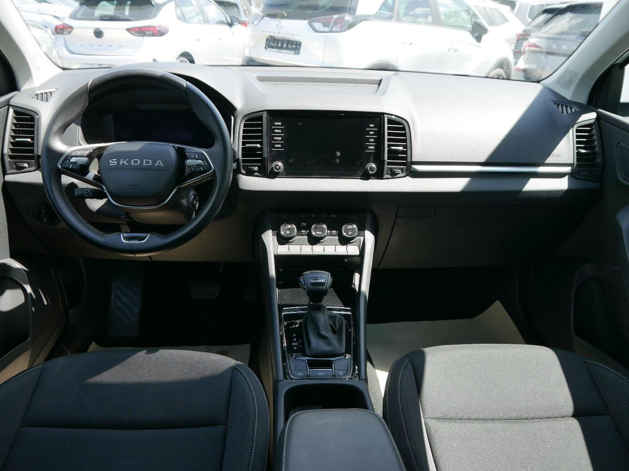 Skoda Karoq Selection 1.5 TSI (2025) - Photo 13