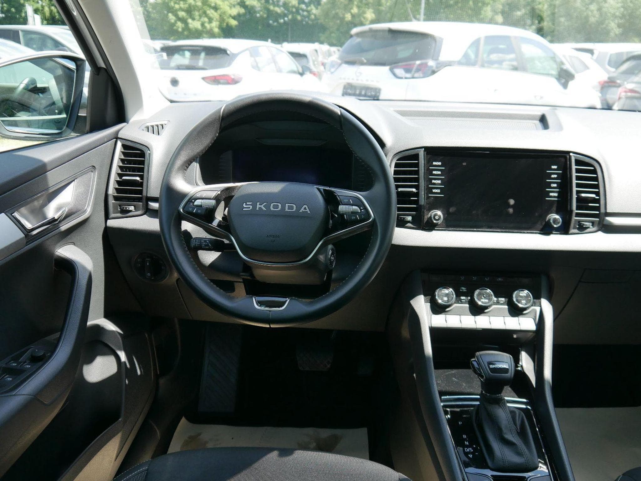Skoda Karoq Selection 1.5 TSI (2025) - Photo 14