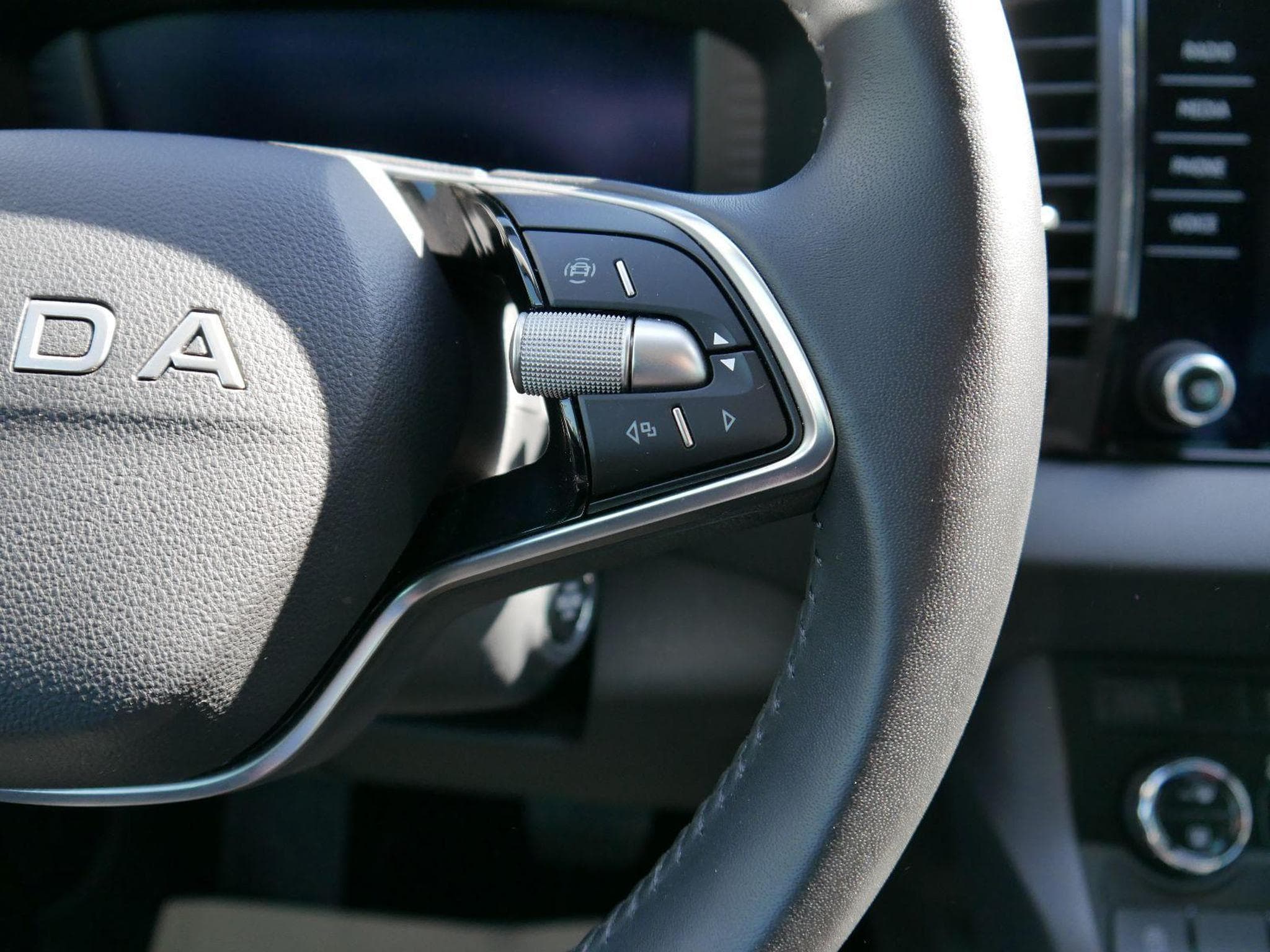 Skoda Karoq Selection 1.5 TSI (2025) - Photo 4