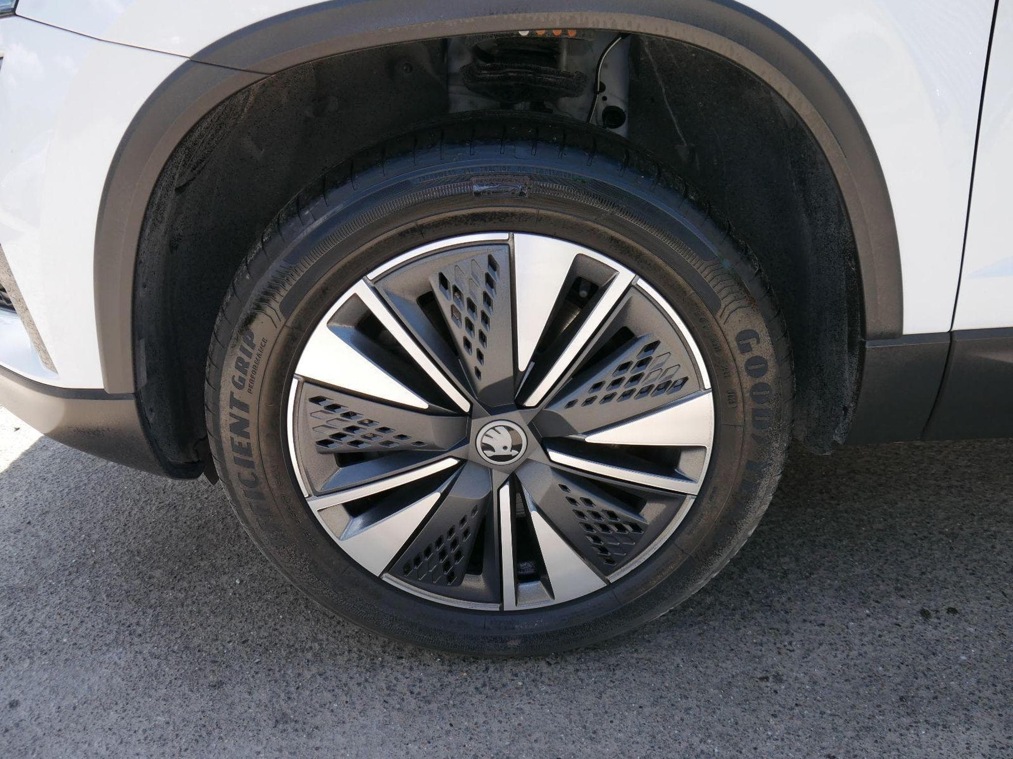 Skoda Karoq Selection 1.5 TSI (2025) - Photo 6
