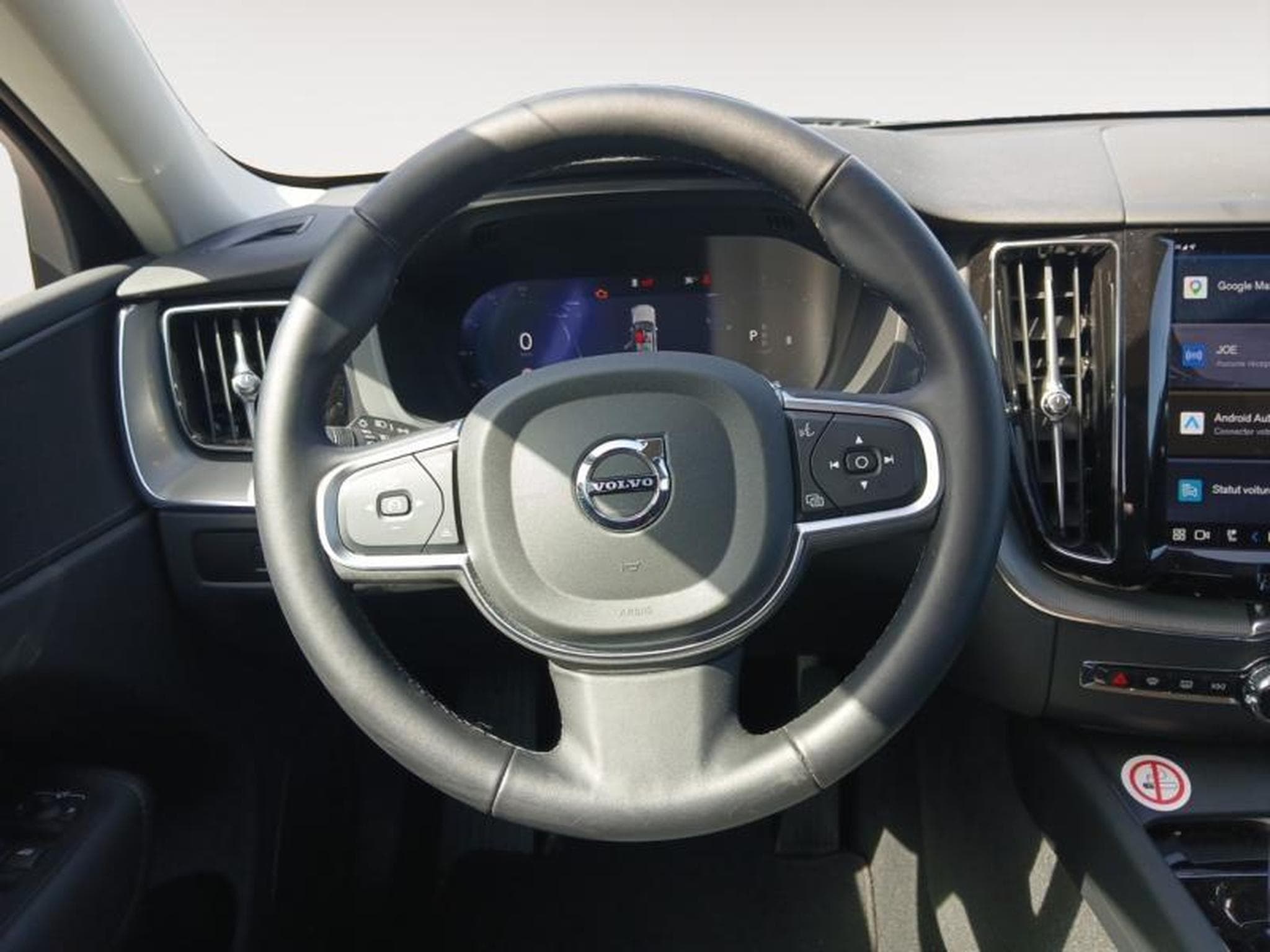 Volvo XC60 B5 Core / Essence (2025) - Photo 12
