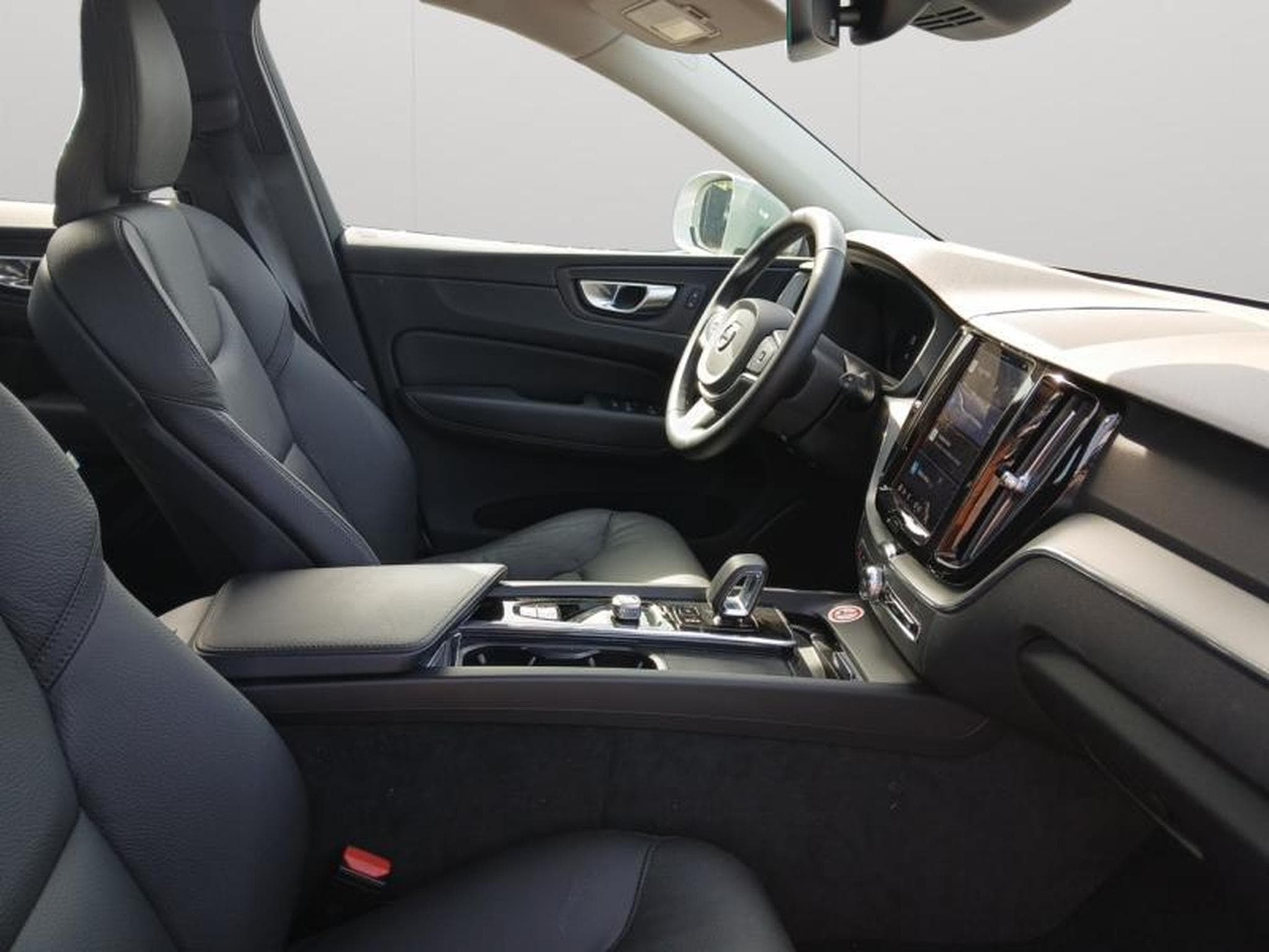 Volvo XC60 B5 Core / Essence (2025) - Photo 15
