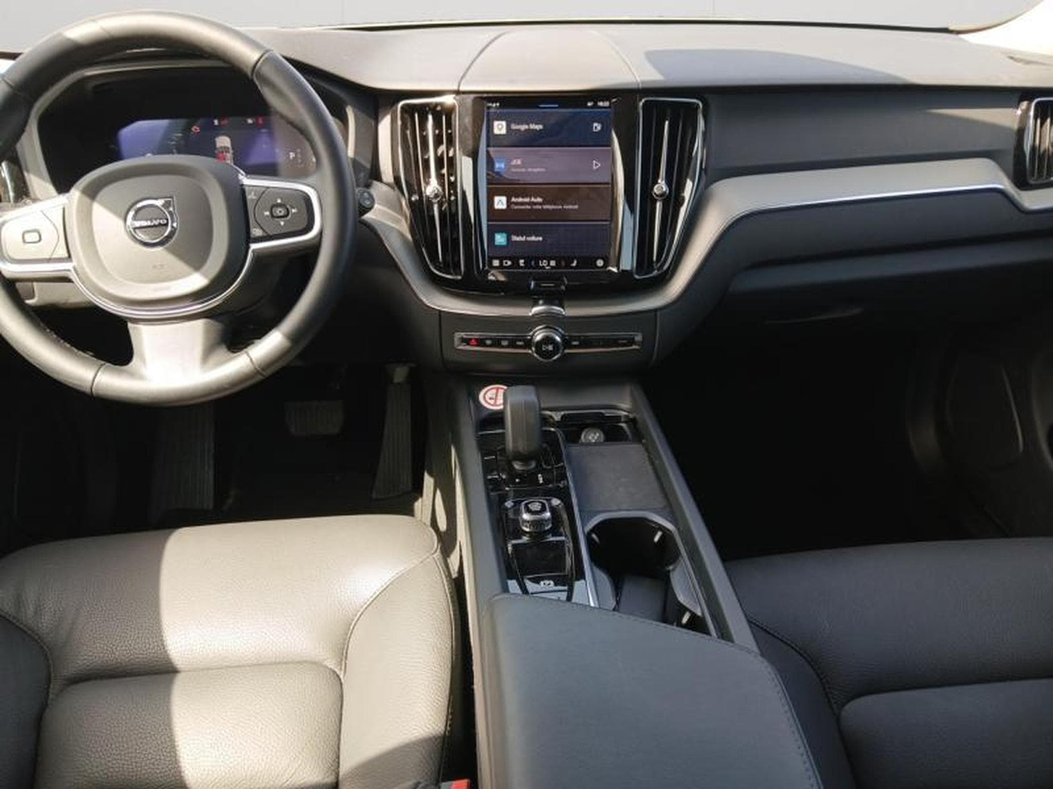Volvo XC60 B5 Core / Essence (2025) - Photo 3