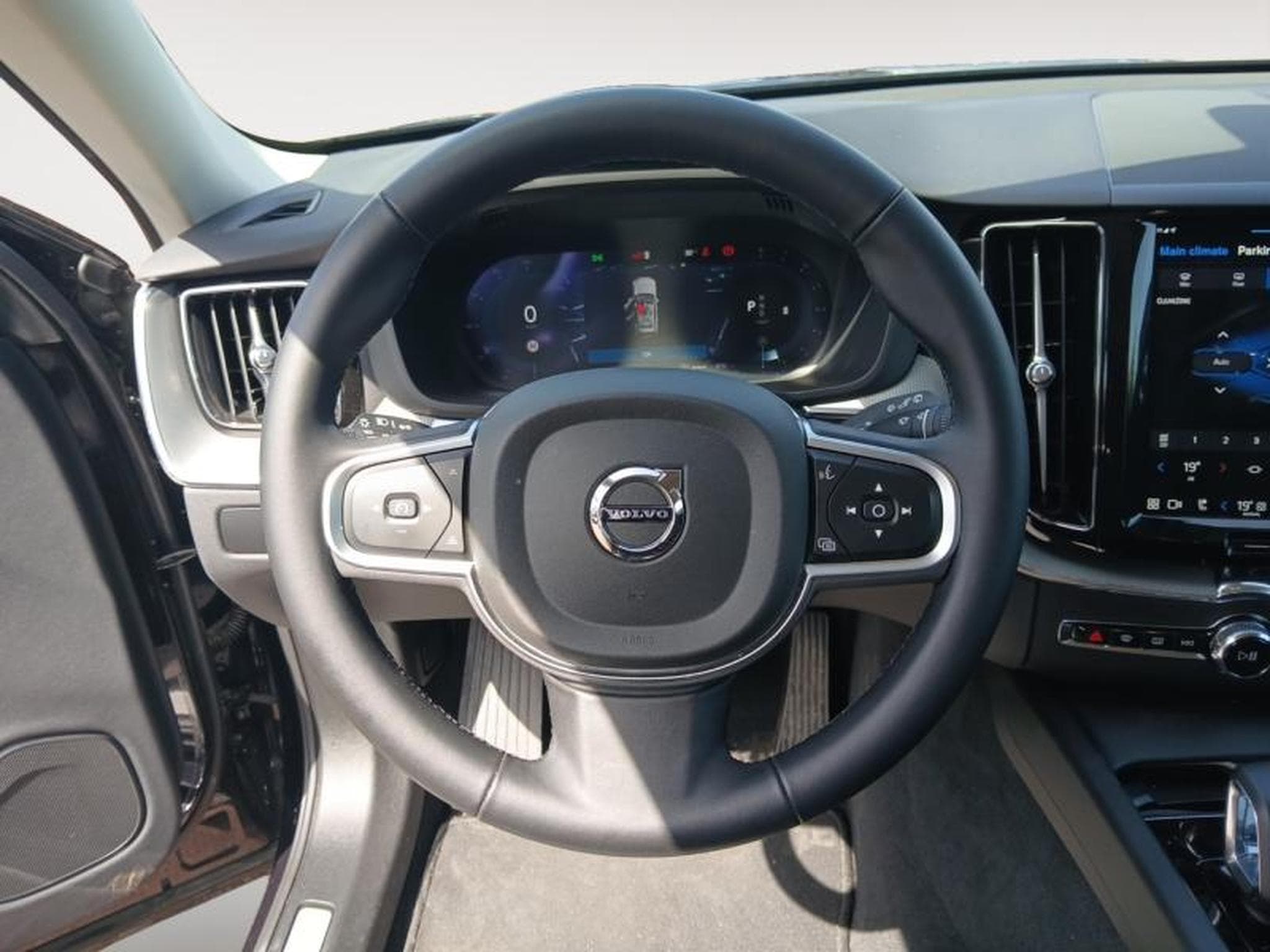 Volvo XC60 B5 Core / Essence (2025) - Photo 12
