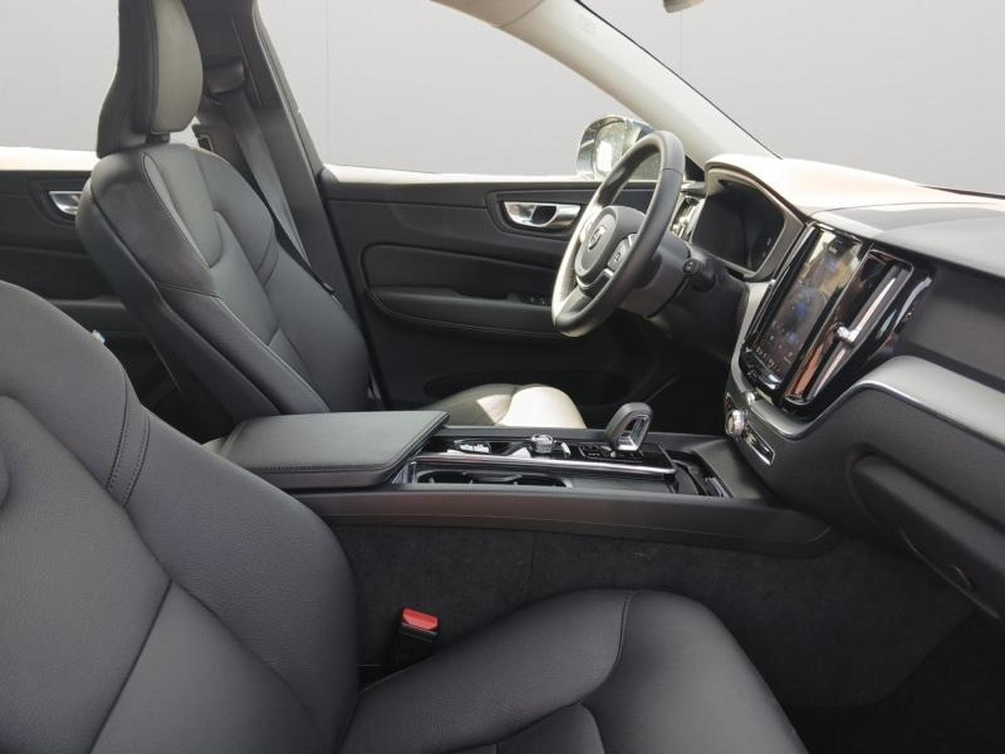 Volvo XC60 B5 Core / Essence (2025) - Photo 15