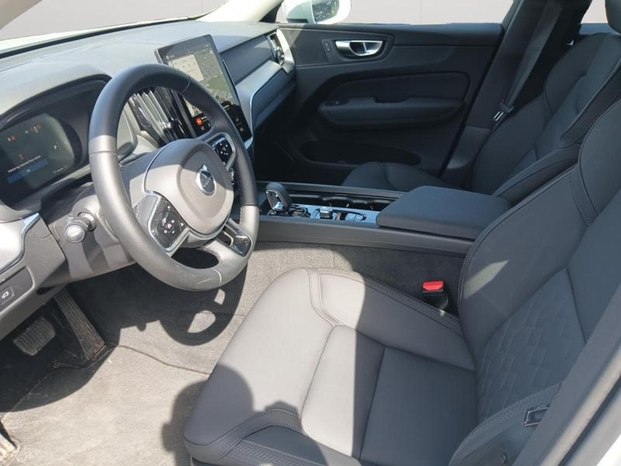 Volvo XC60 B5 Core FACELIFT / Essence (2025) - Photo 10