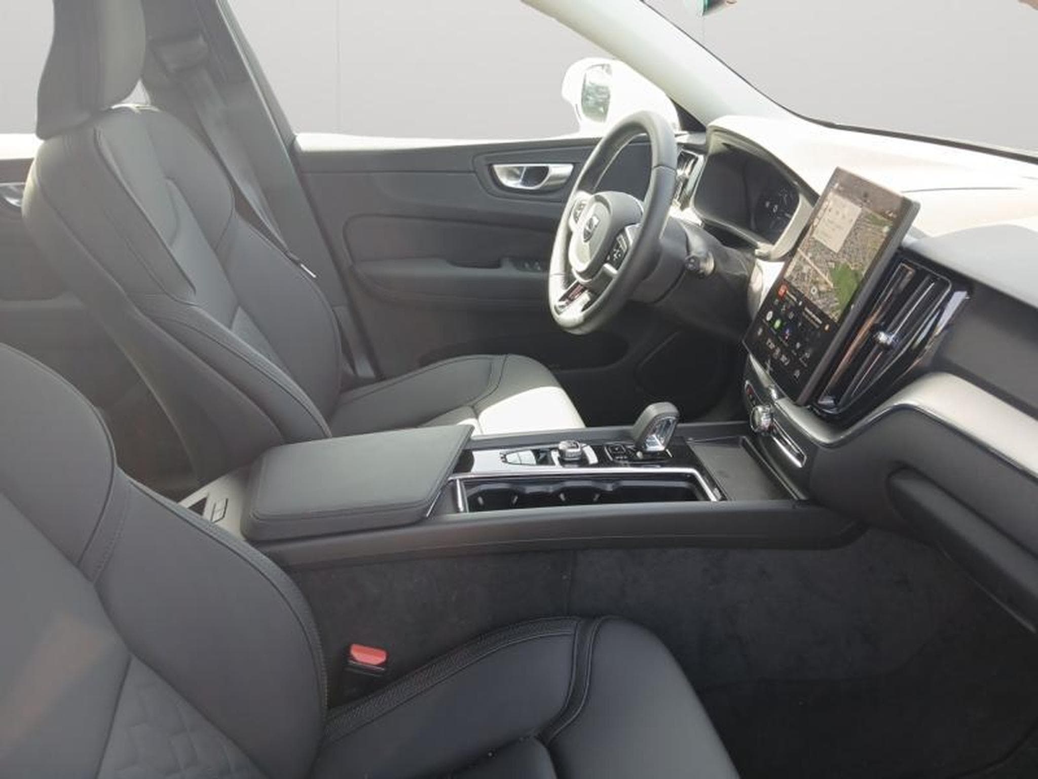 Volvo XC60 B5 Core FACELIFT / Essence (2025) - Photo 15