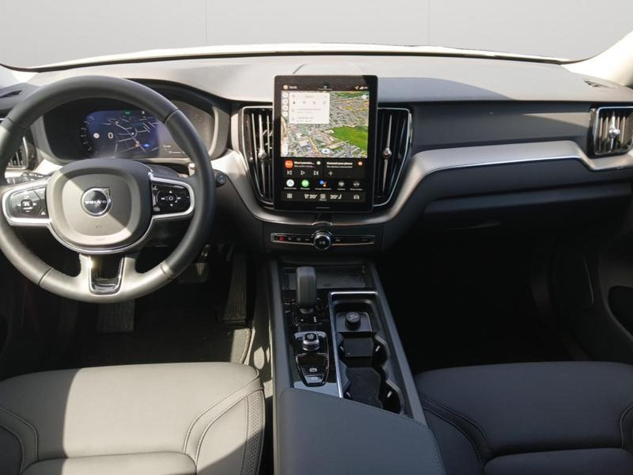 Volvo XC60 B5 Core FACELIFT / Essence (2025) - Photo 3