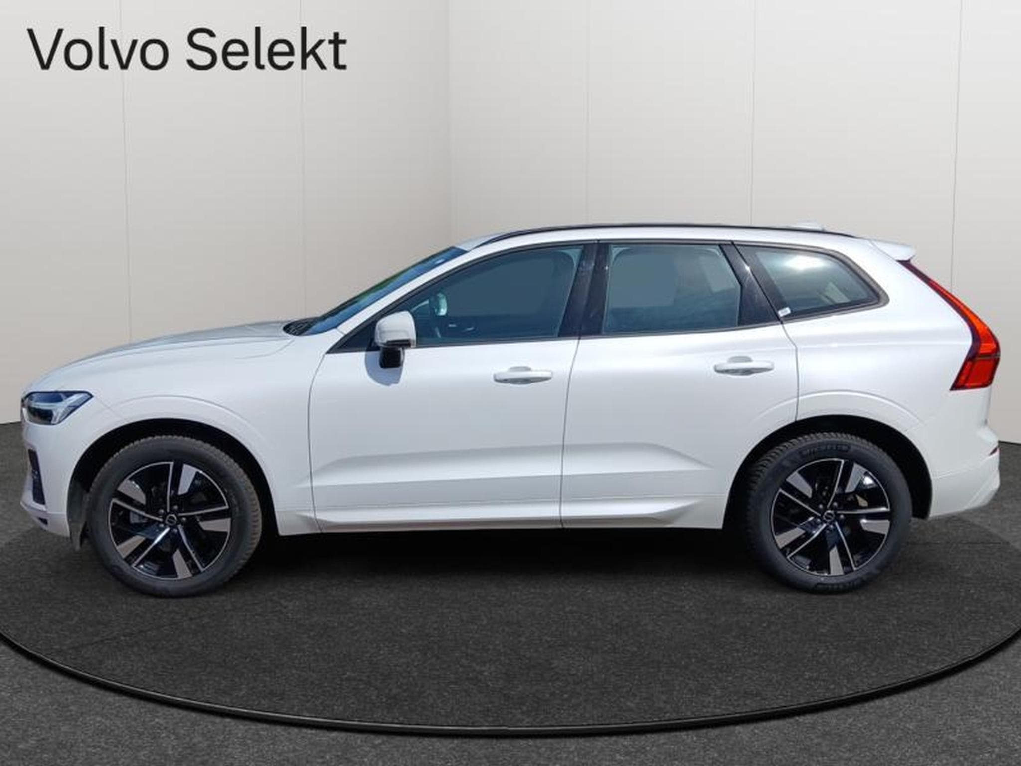 Volvo XC60 B5 Core FACELIFT / Essence (2025) - Photo 4
