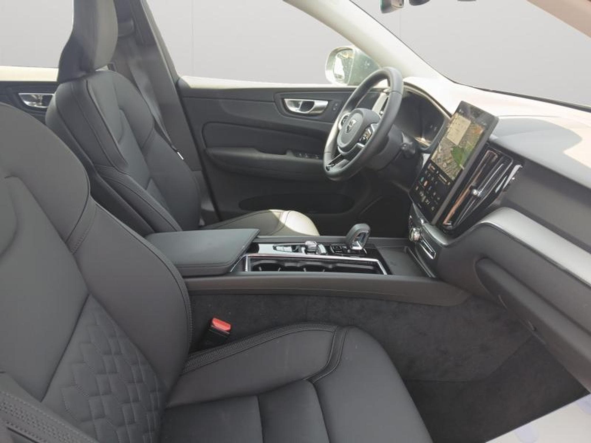 Volvo XC60 B5 Core FACELIFT / Essence (2025) - Photo 15