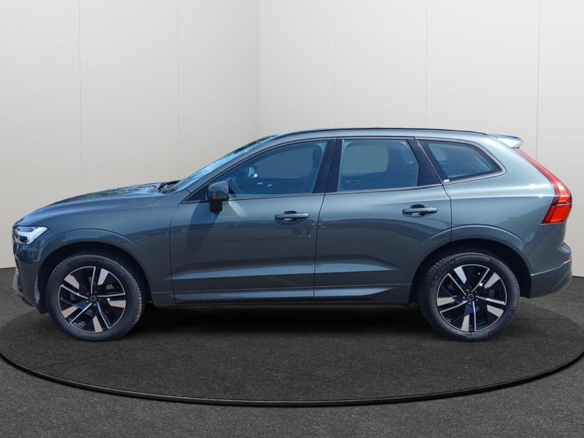 Volvo XC60 B5 Core FACELIFT / Essence (2025) - Photo 2