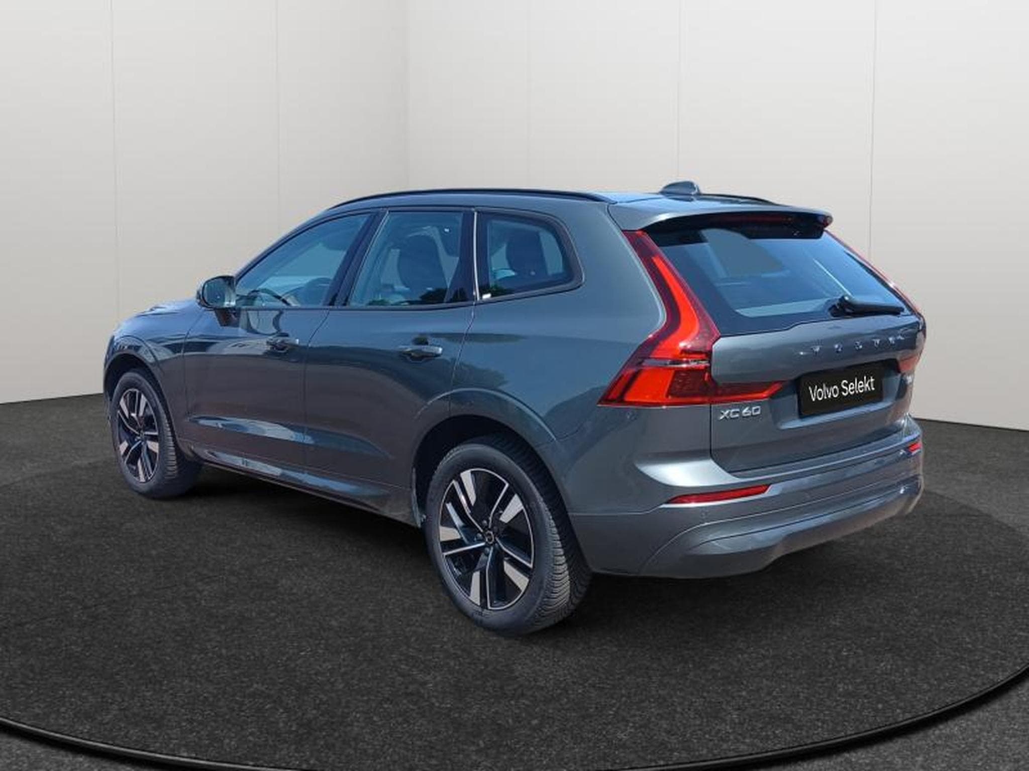 Volvo XC60 B5 Core FACELIFT / Essence (2025) - Photo 3
