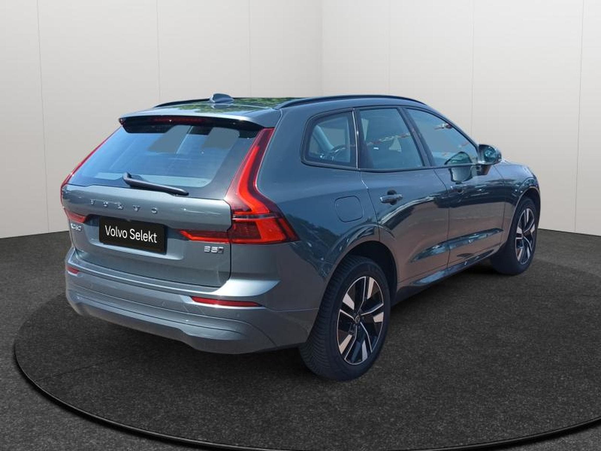 Volvo XC60 B5 Core FACELIFT / Essence (2025) - Photo 5