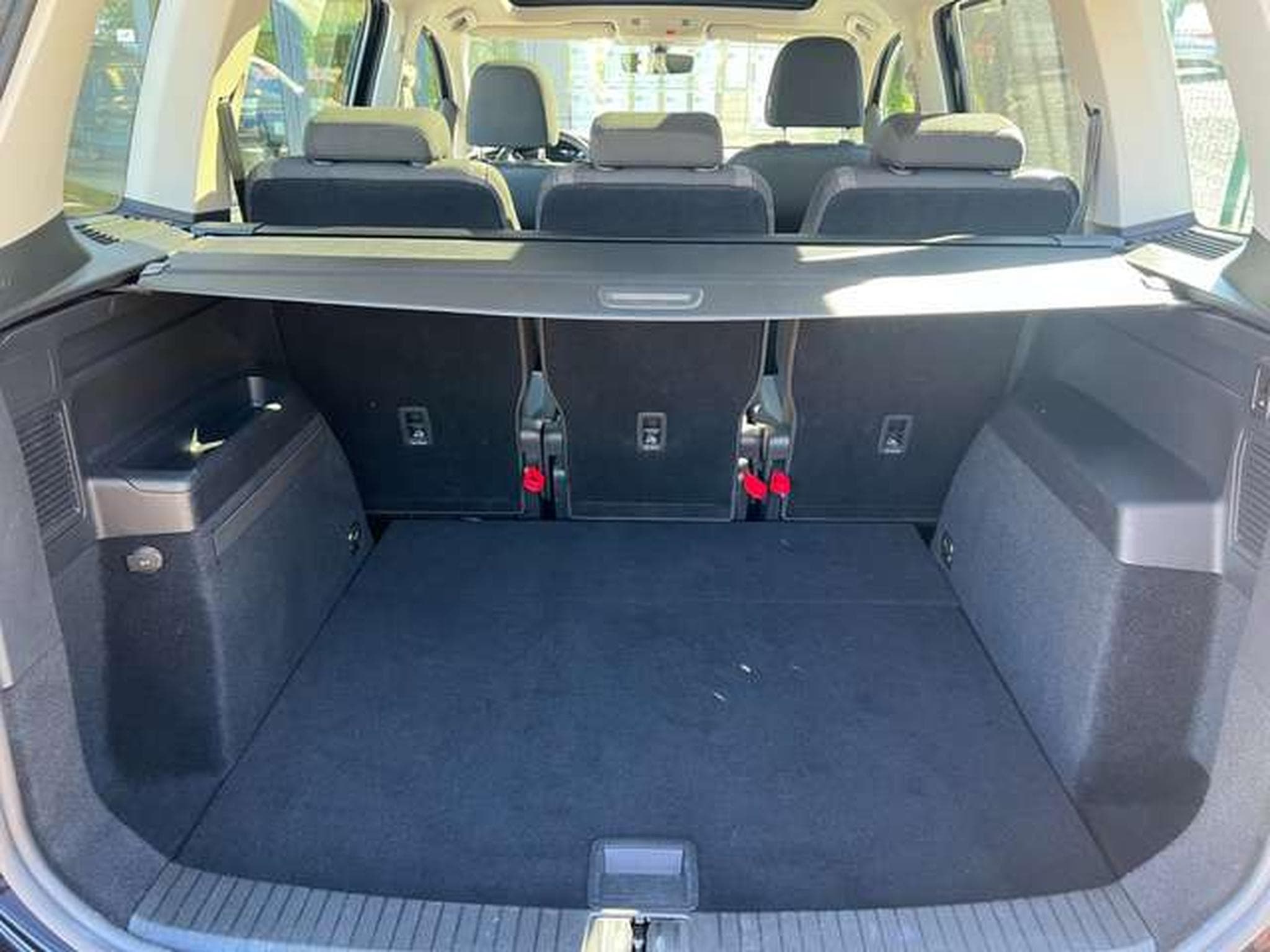VW Touran 2.0 DIESEL 122 CV (2022) - Photo 18
