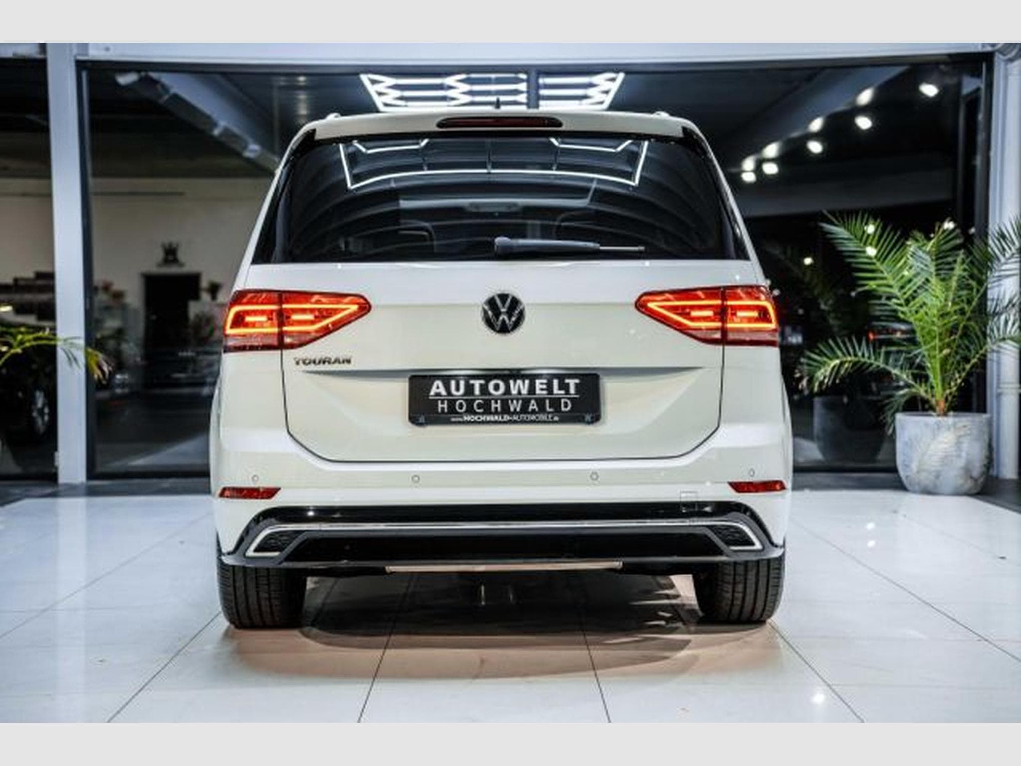 VW Touran Touran 1.5 TSI DSG R-Line NAVI RFK ACC LED PANO (2021) - Photo 13