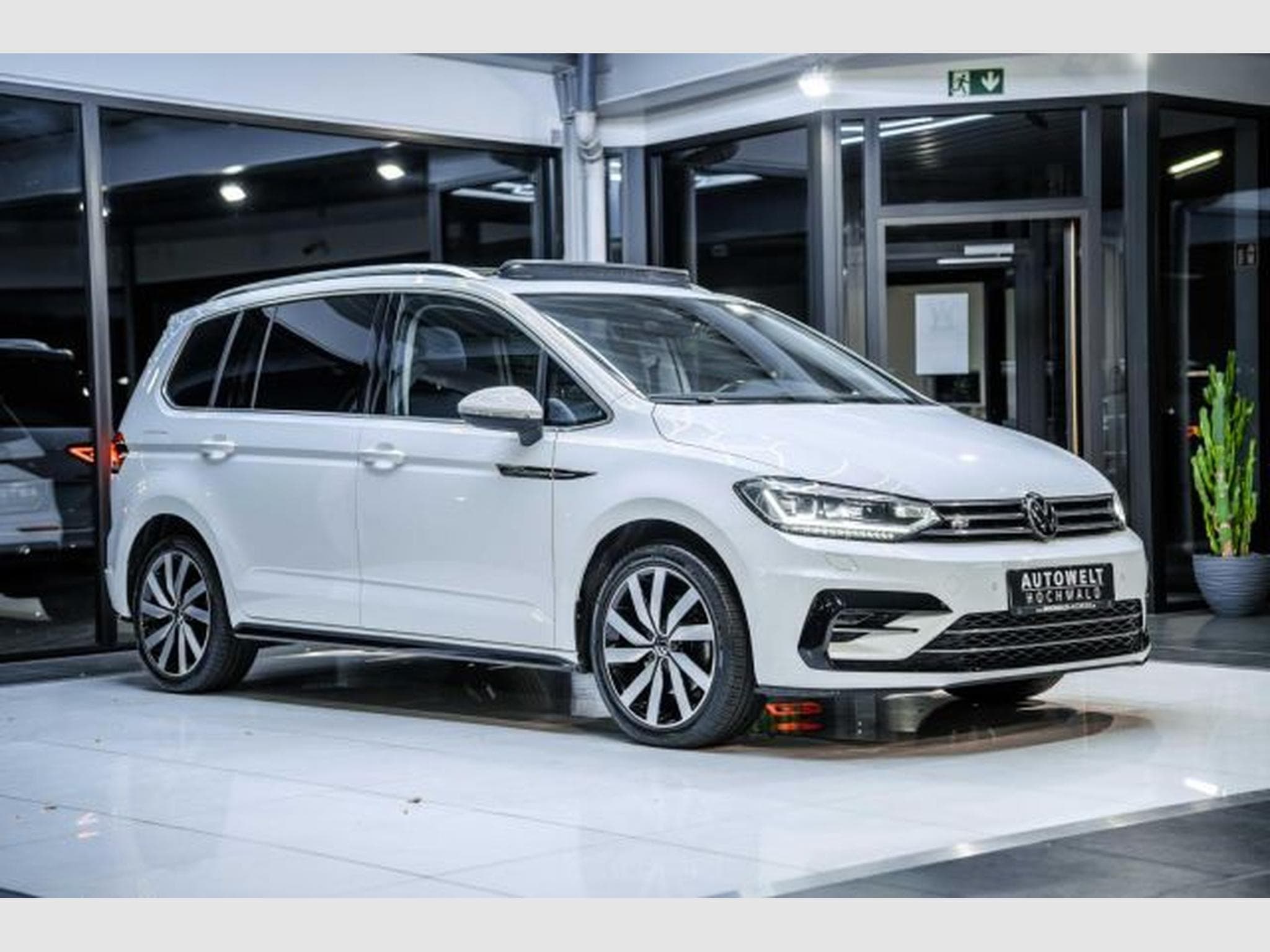 VW Touran Touran 1.5 TSI DSG R-Line NAVI RFK ACC LED PANO (2021) - Photo 6