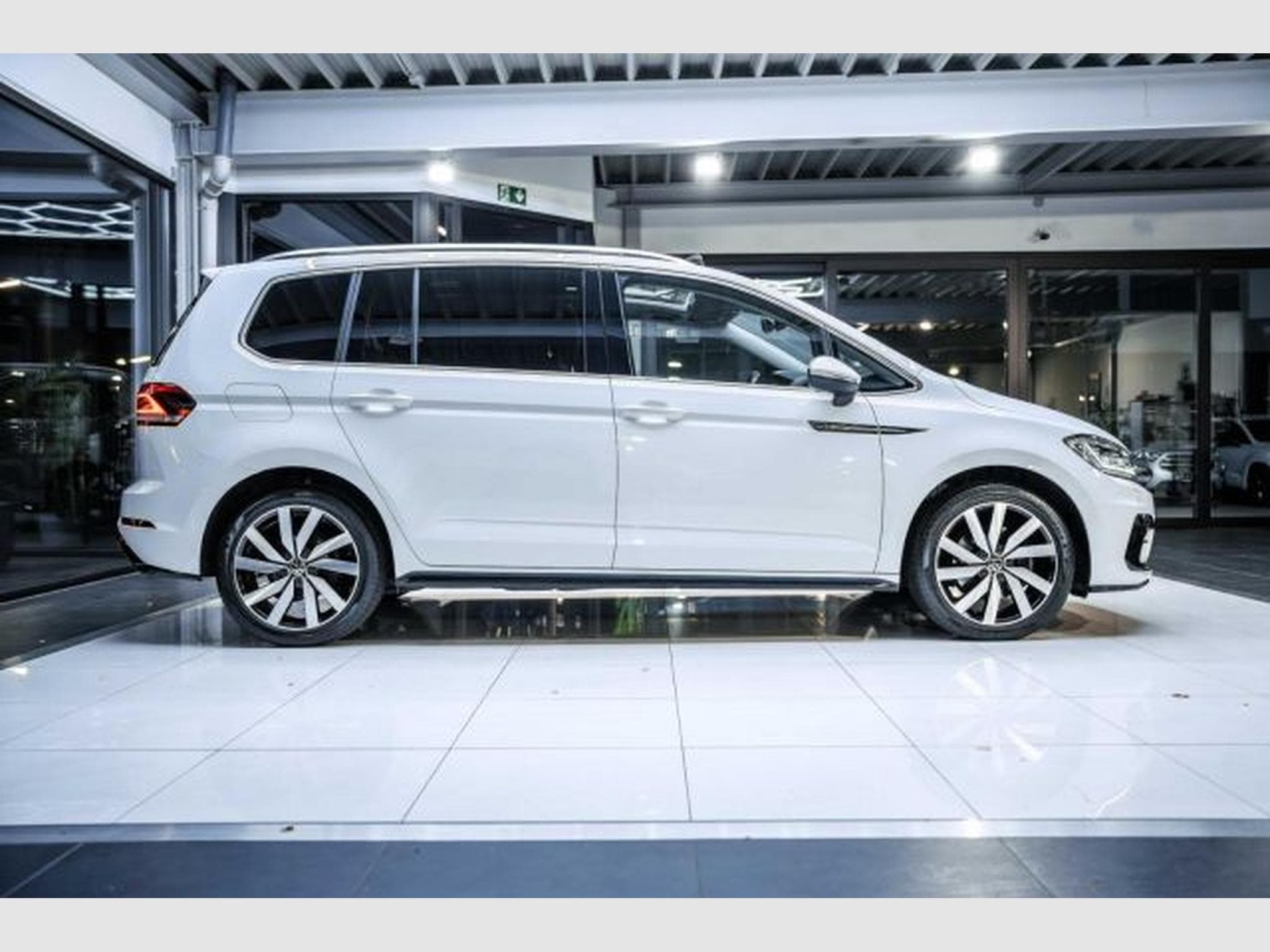 VW Touran Touran 1.5 TSI DSG R-Line NAVI RFK ACC LED PANO (2021) - Photo 7