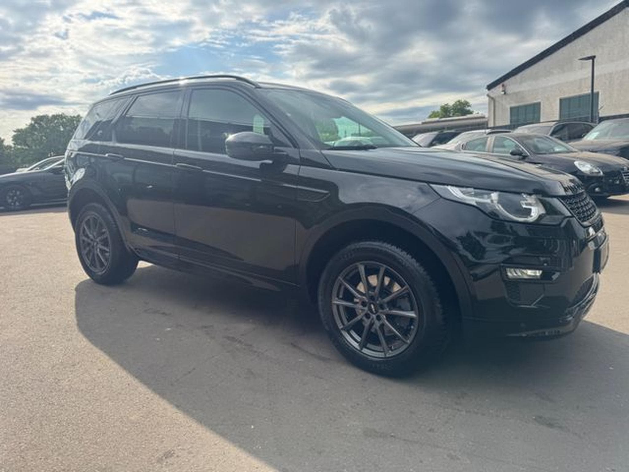 Land-Rover Discovery DISCOVERY SPORT SE AWD *BLACK PACK*AUT*NAVI* (2019) - Photo 5