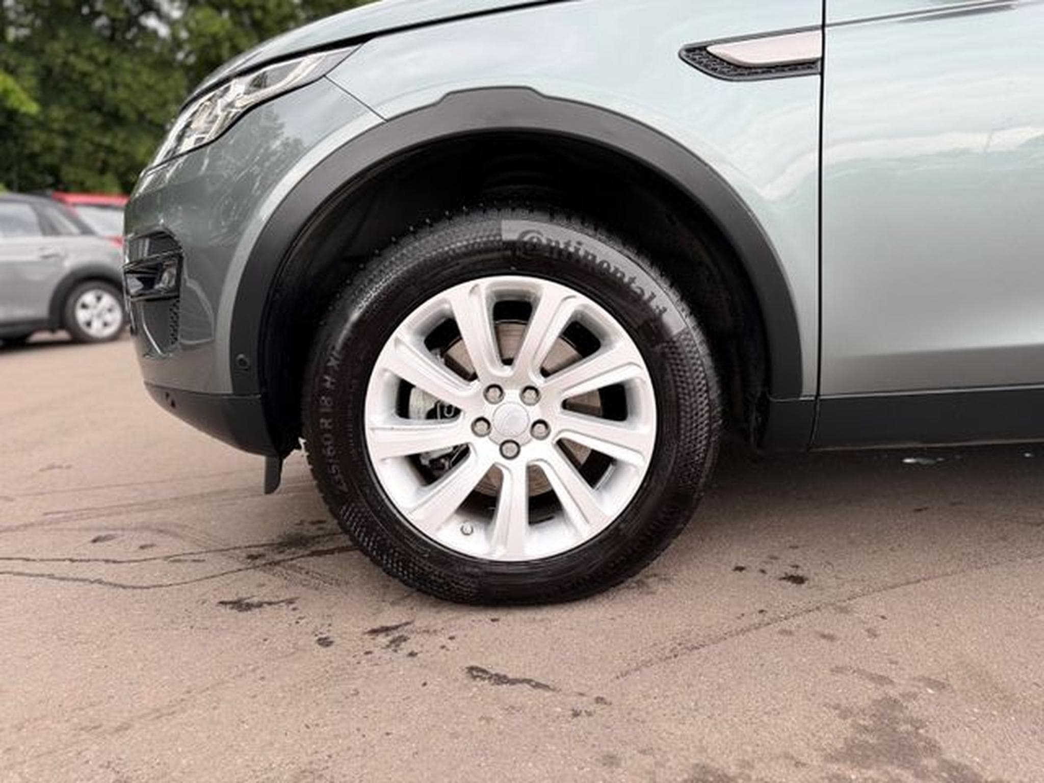 Land-Rover Discovery DISCOVERY SPORT SE AWD*AUT*XENON*AHK*NAVI*MERIDA (2015) - Photo 11