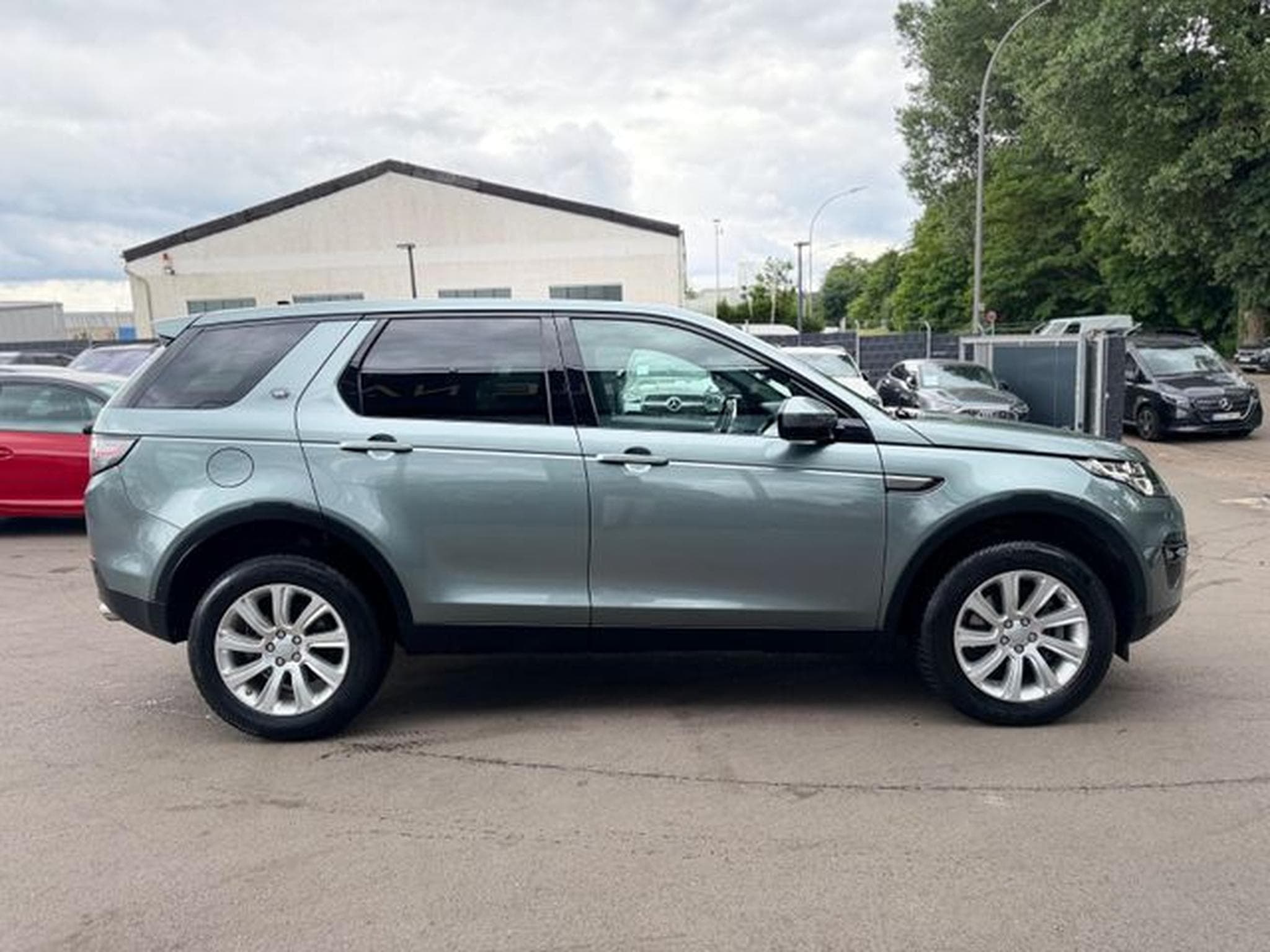 Land-Rover Discovery DISCOVERY SPORT SE AWD*AUT*XENON*AHK*NAVI*MERIDA (2015) - Photo 14
