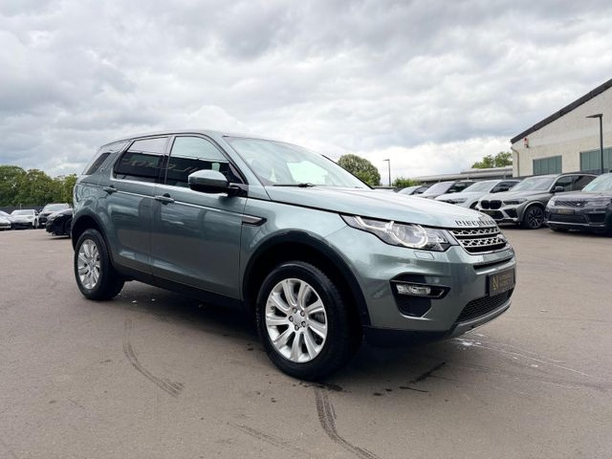 Land-Rover Discovery DISCOVERY SPORT SE AWD*AUT*XENON*AHK*NAVI*MERIDA (2015) - Photo 4