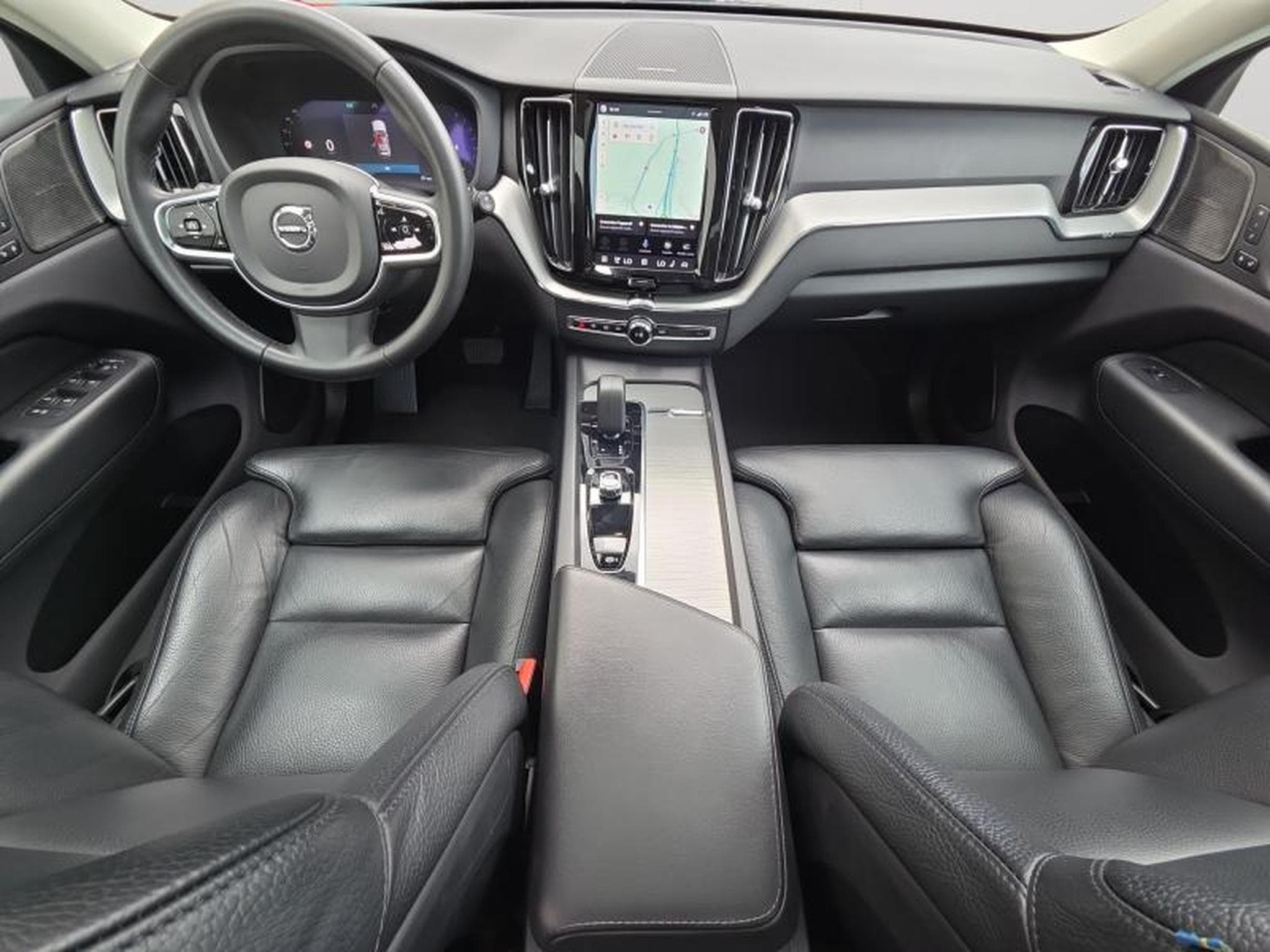 Volvo XC60 B4 Plus Dark / Essence (2024) - Photo 10