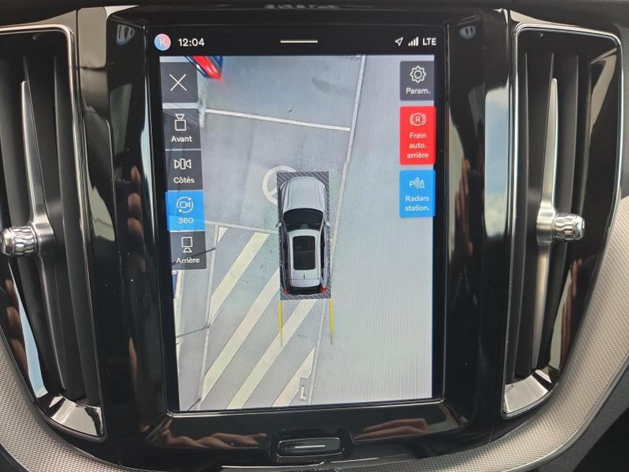Volvo XC60 B4 Plus Dark / Essence (2024) - Photo 17
