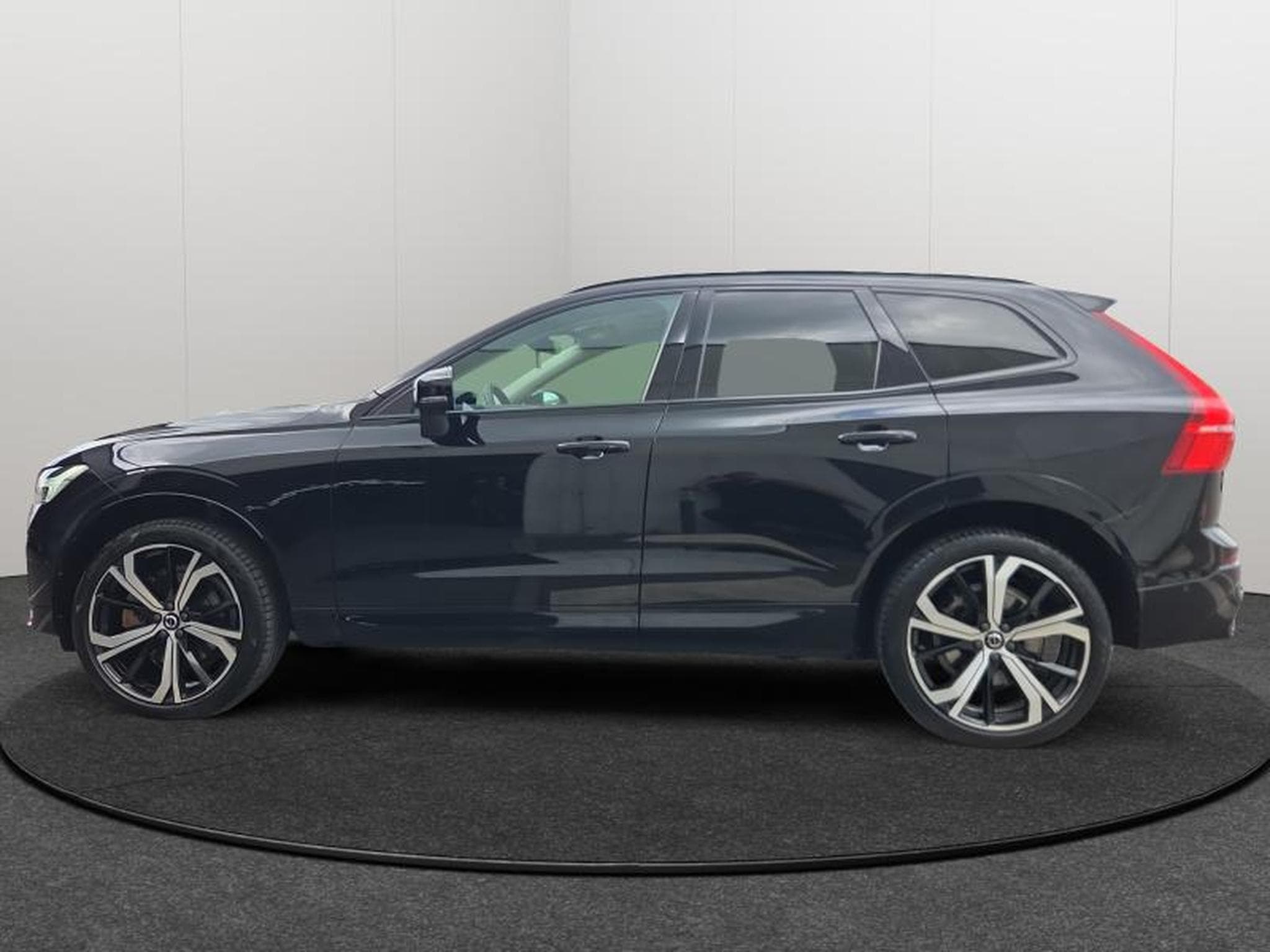 Volvo XC60 B4 Plus Dark / Essence (2024) - Photo 2