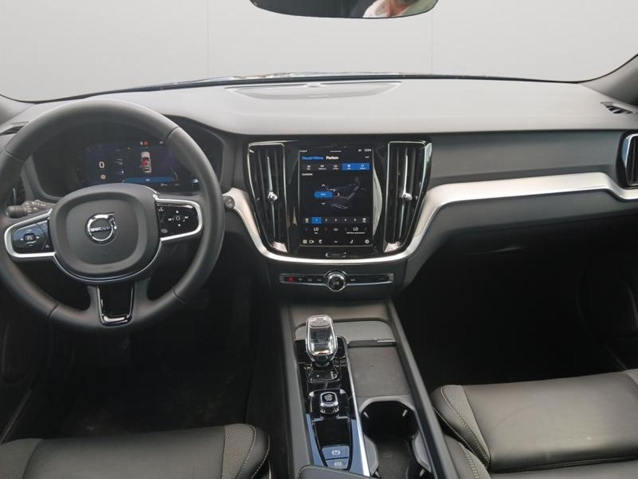 Volvo V60 B4 Plus Dark / Essence (2025) - Photo 10