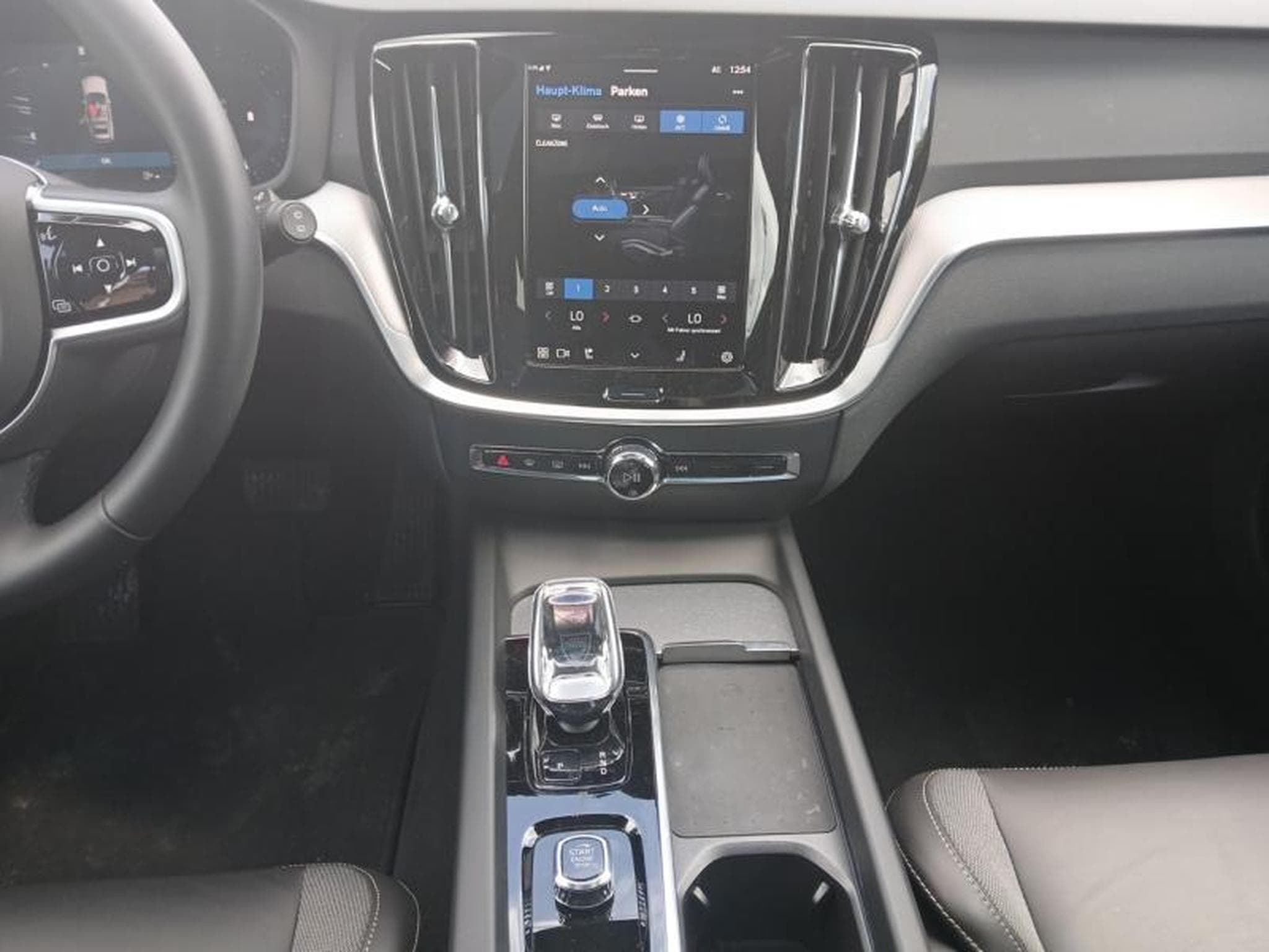 Volvo V60 B4 Plus Dark / Essence (2025) - Photo 11