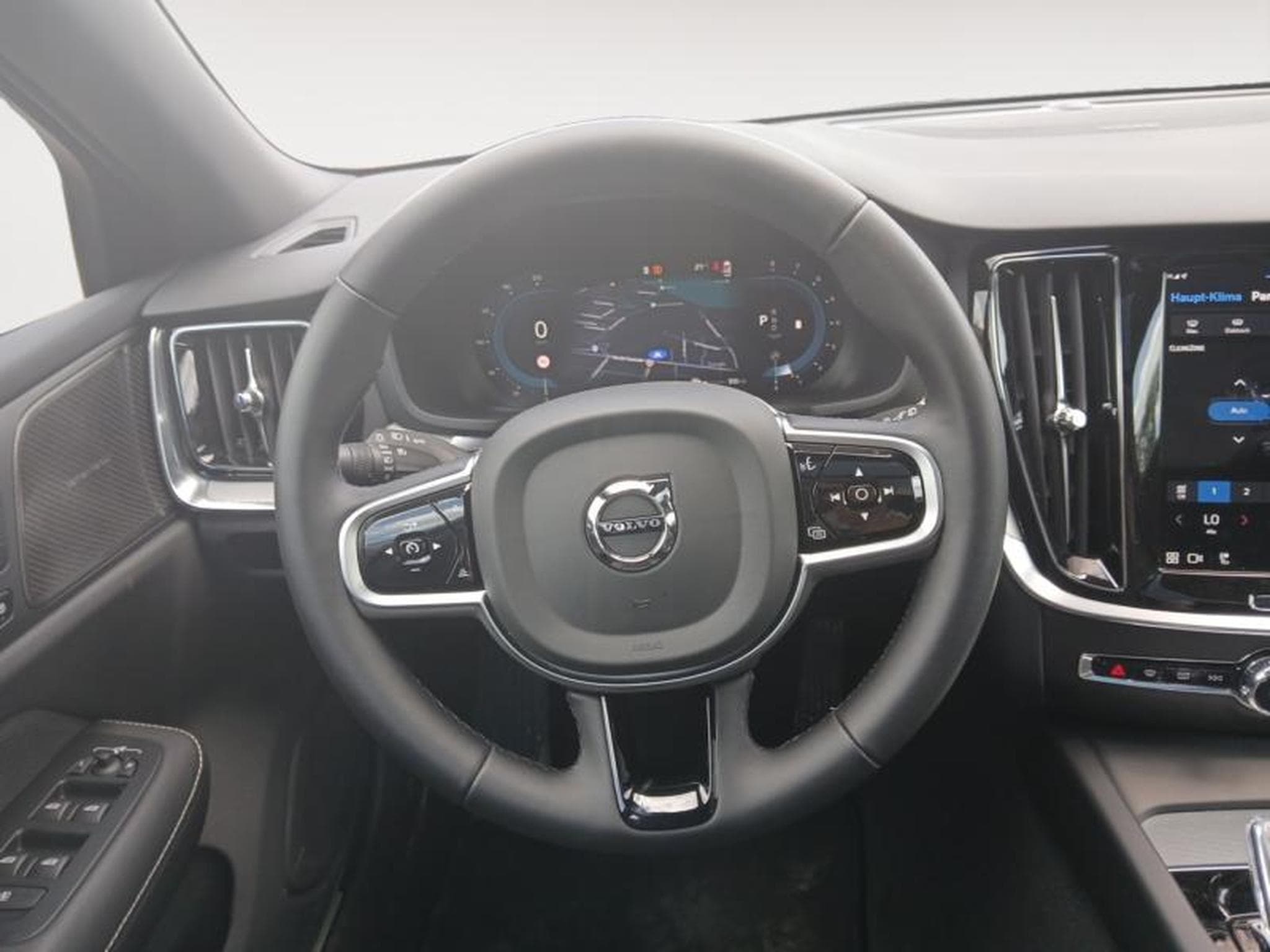 Volvo V60 B4 Plus Dark / Essence (2025) - Photo 12