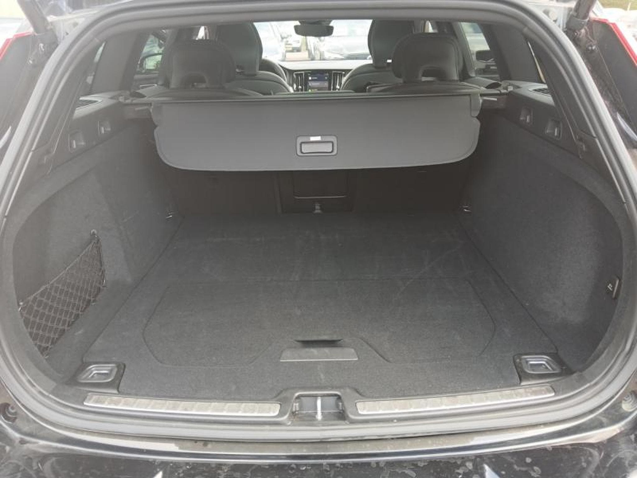 Volvo V60 B4 Plus Dark / Essence (2025) - Photo 19