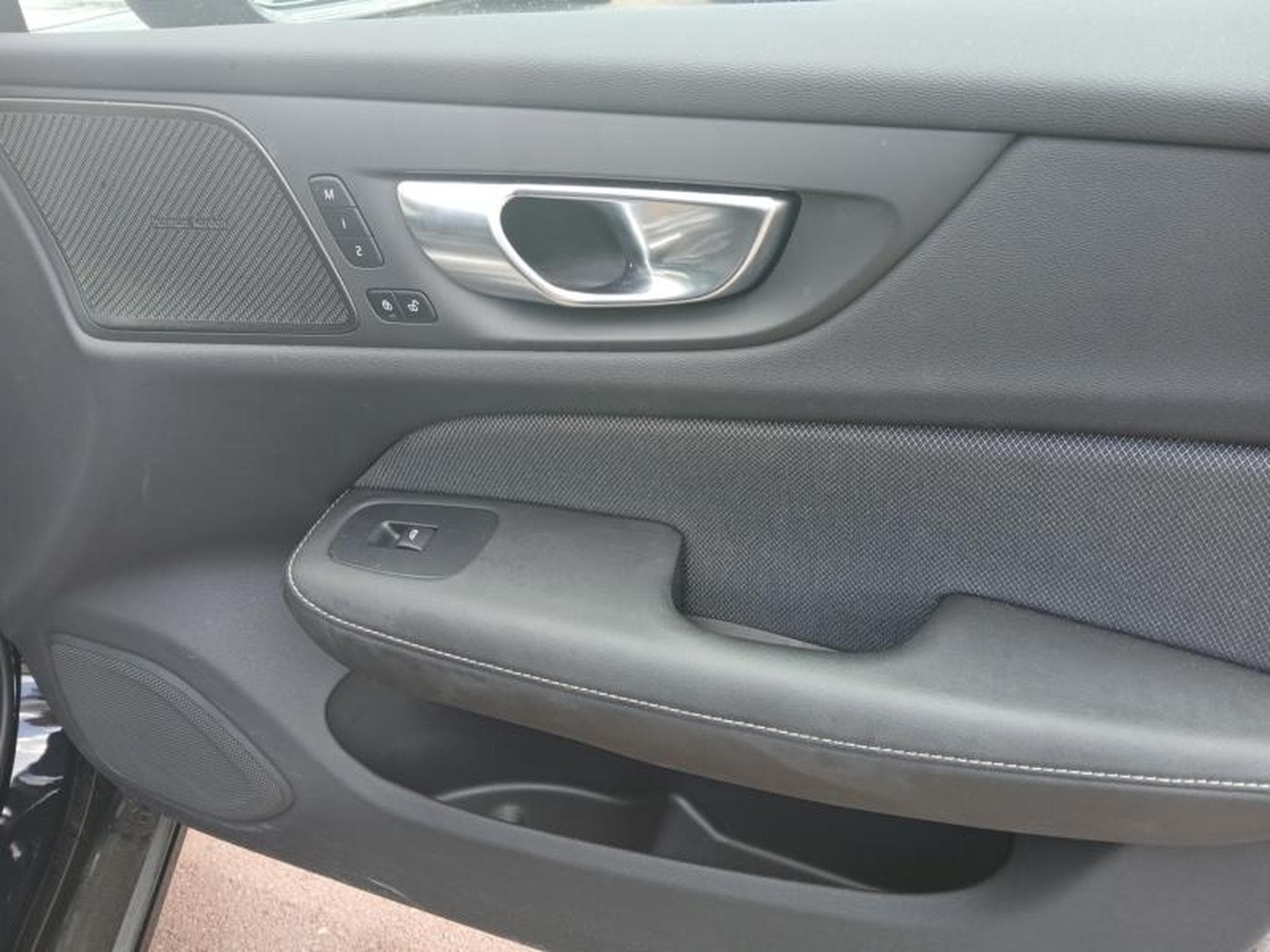 Volvo V60 B4 Plus Dark / Essence (2025) - Photo 21