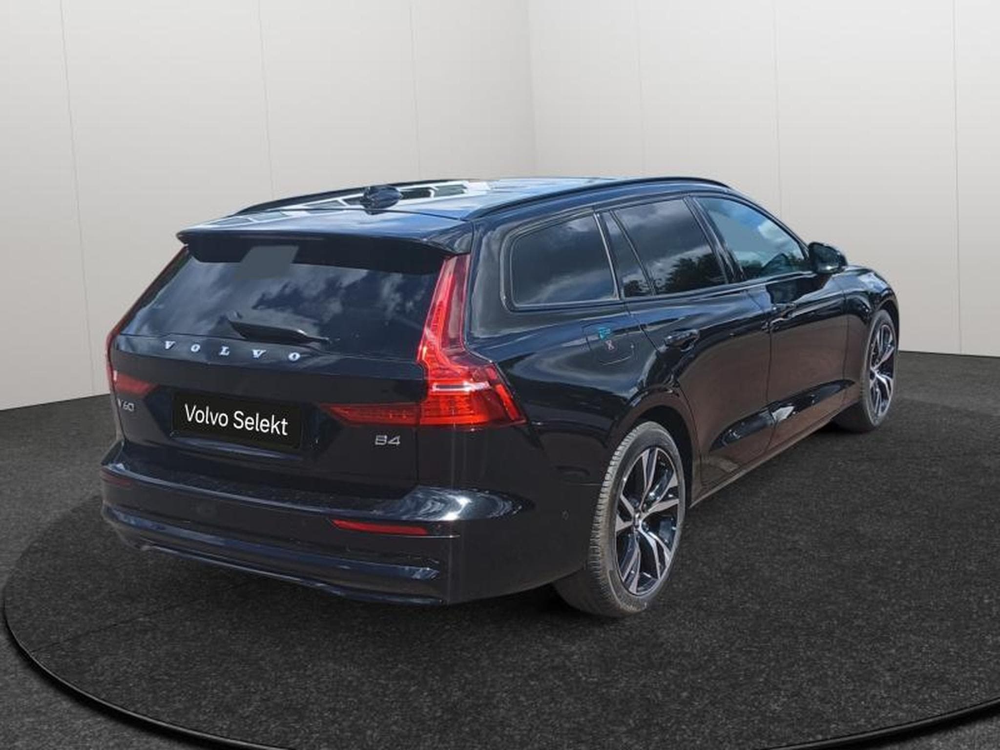 Volvo V60 B4 Plus Dark / Essence (2025) - Photo 5