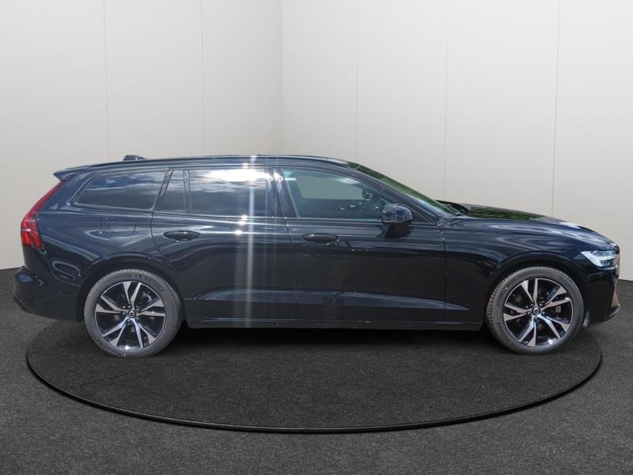 Volvo V60 B4 Plus Dark / Essence (2025) - Photo 6