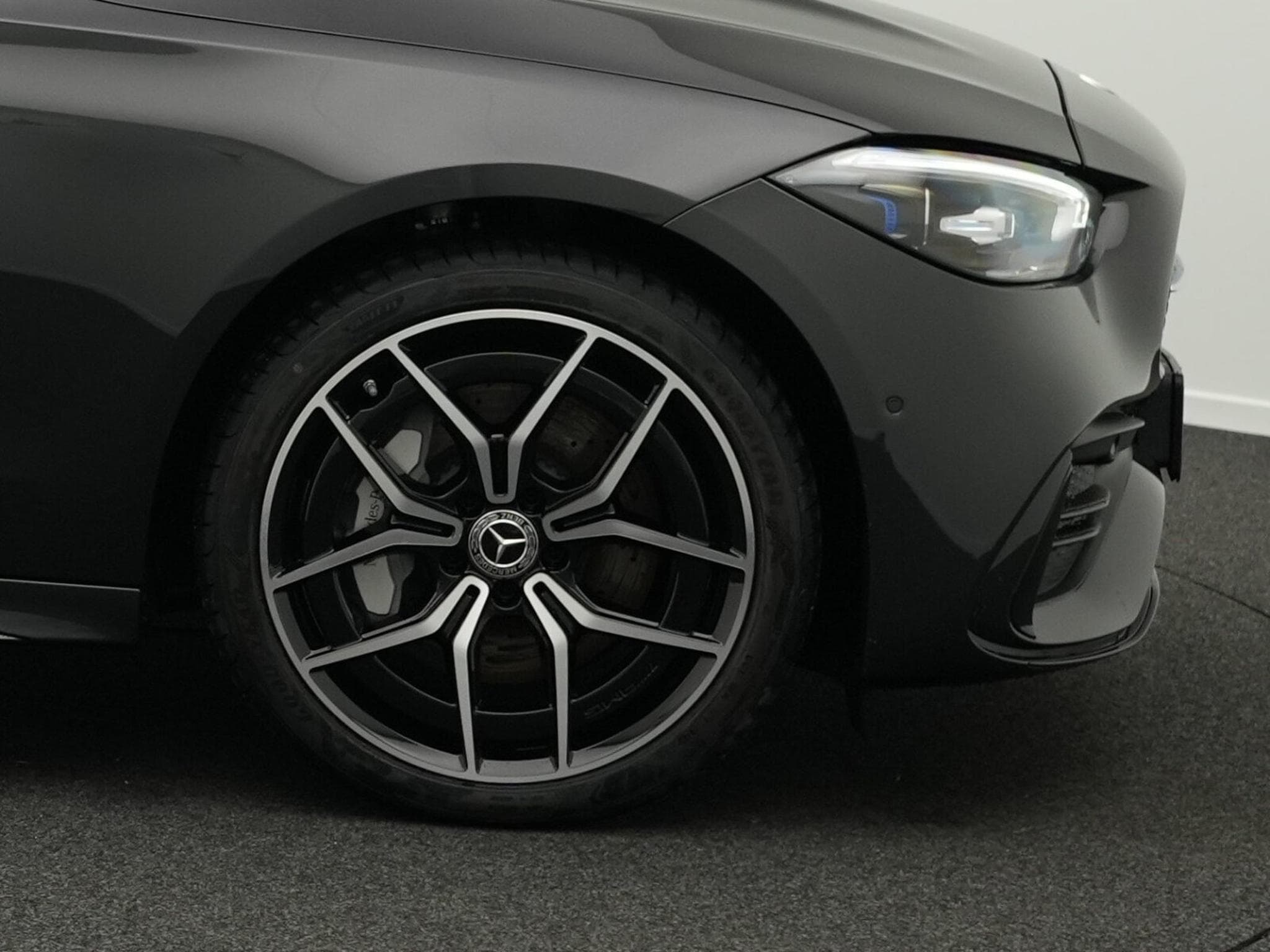 Mercedes C 200 d (2025) - Photo 6