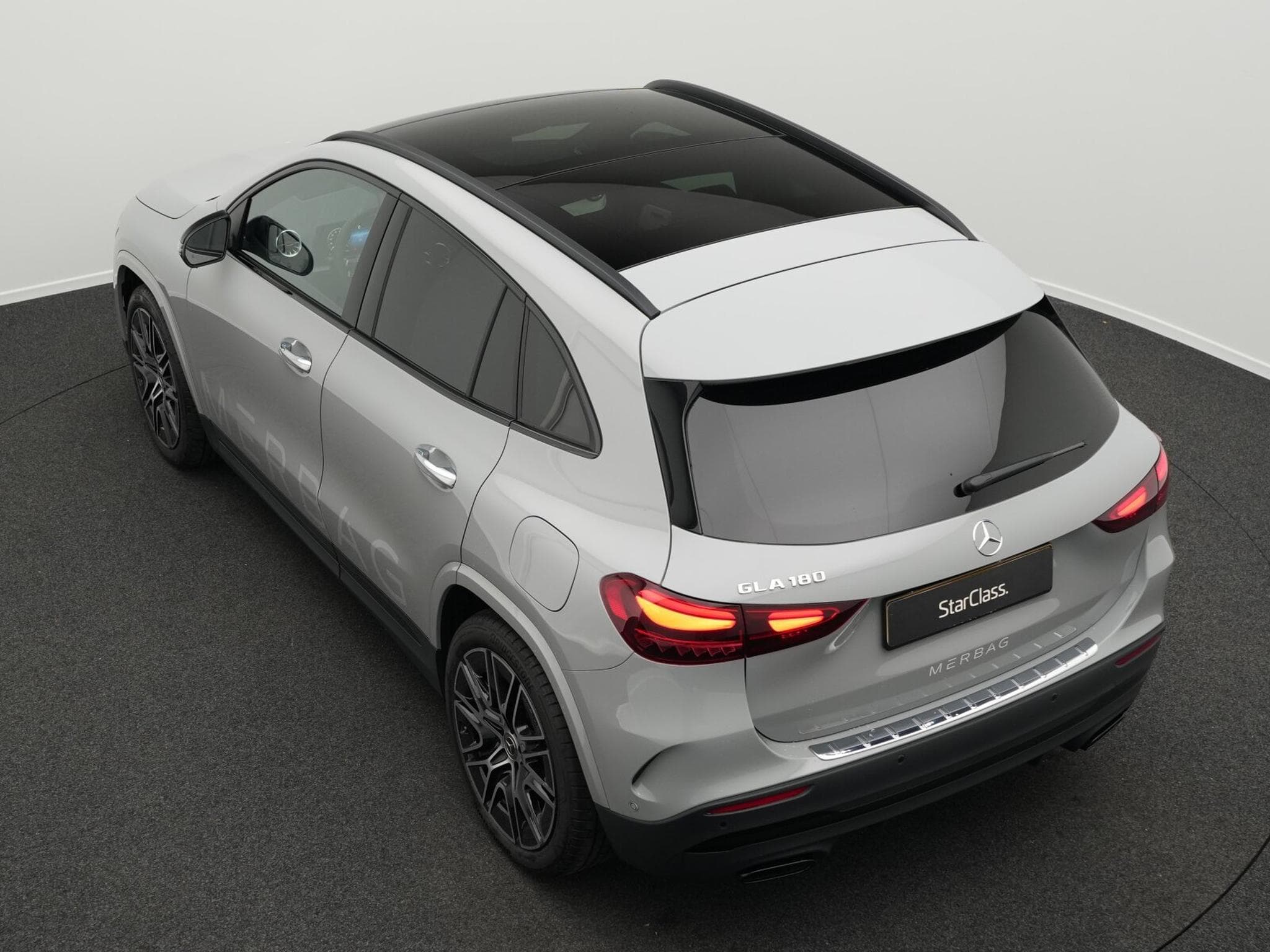 Mercedes GLA 180 AMG-Line (2025) - Photo 11