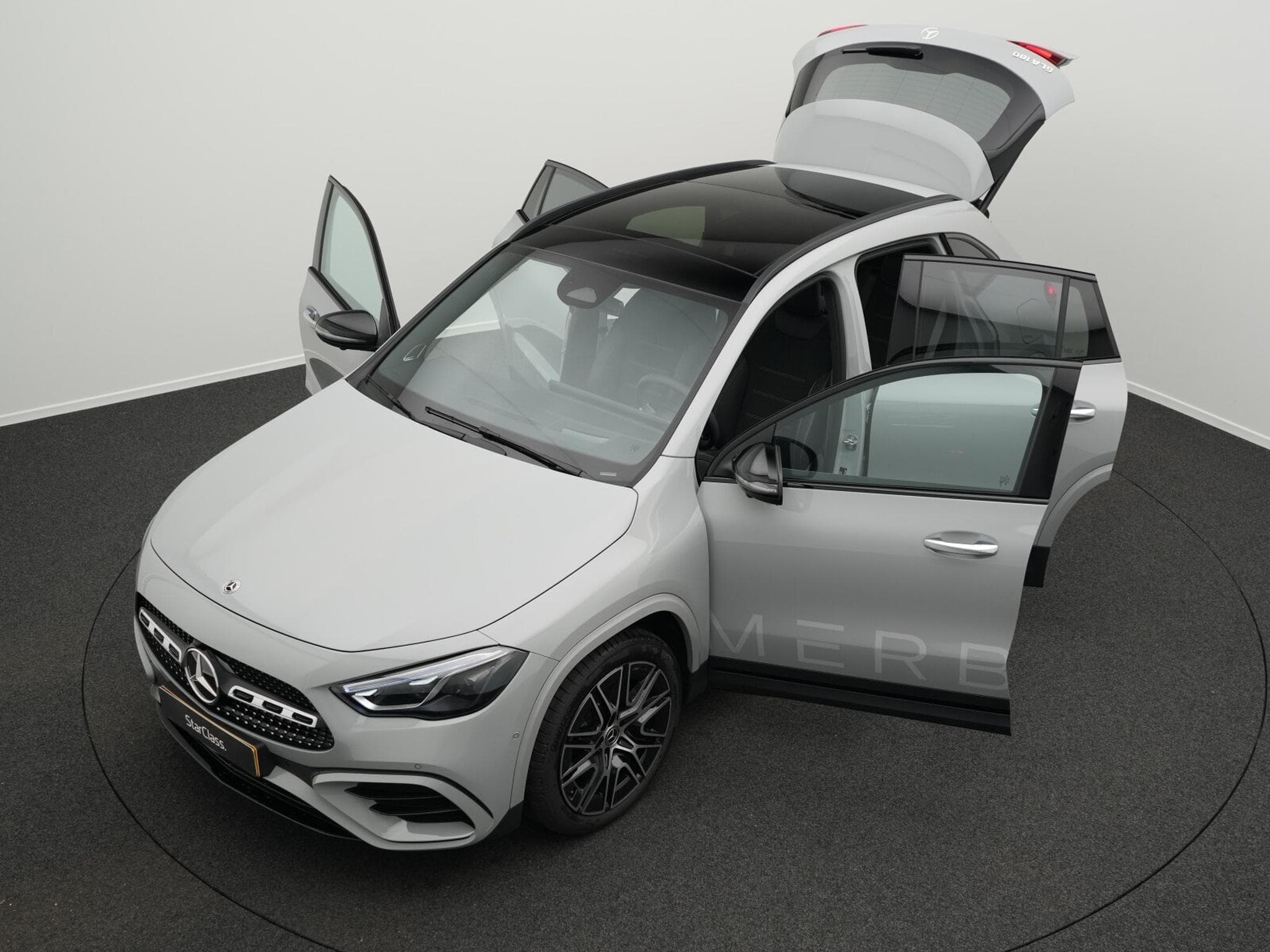 Mercedes GLA 180 AMG-Line (2025) - Photo 12