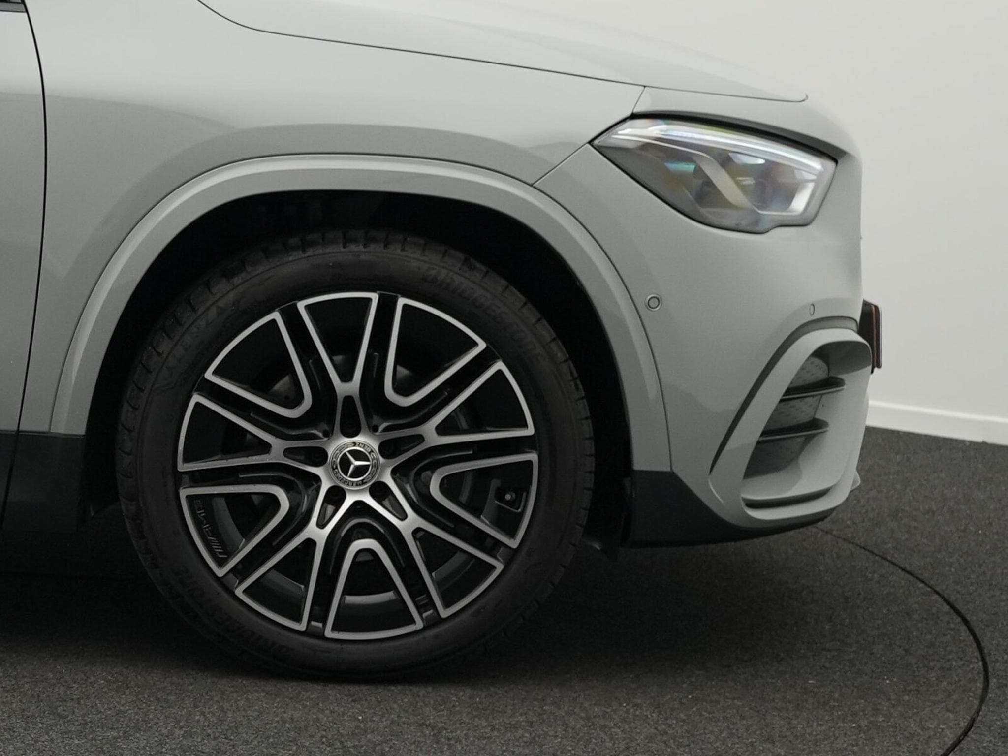 Mercedes GLA 180 AMG-Line (2025) - Photo 6