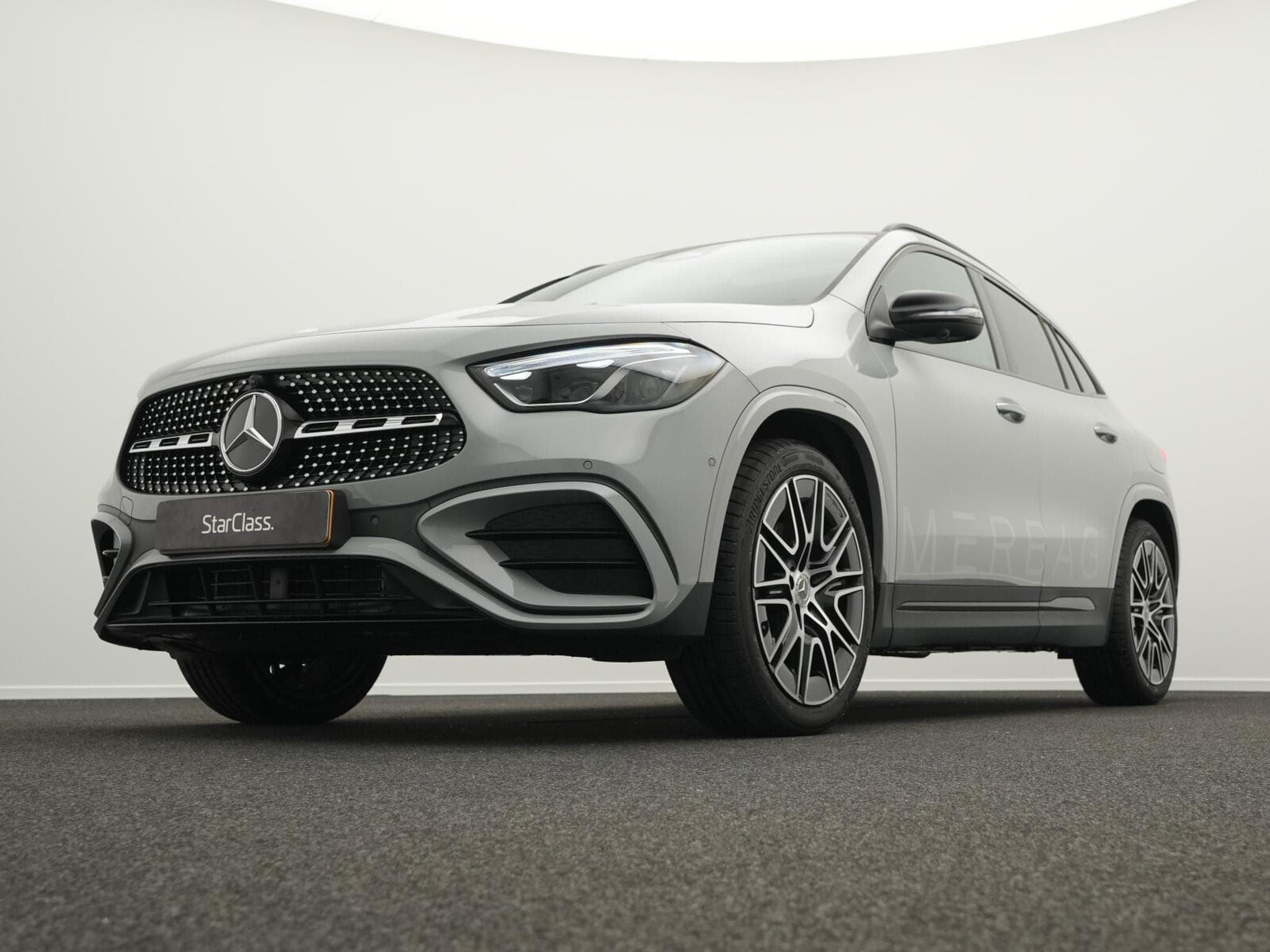 Mercedes GLA 180 AMG-Line (2025) - Photo 8