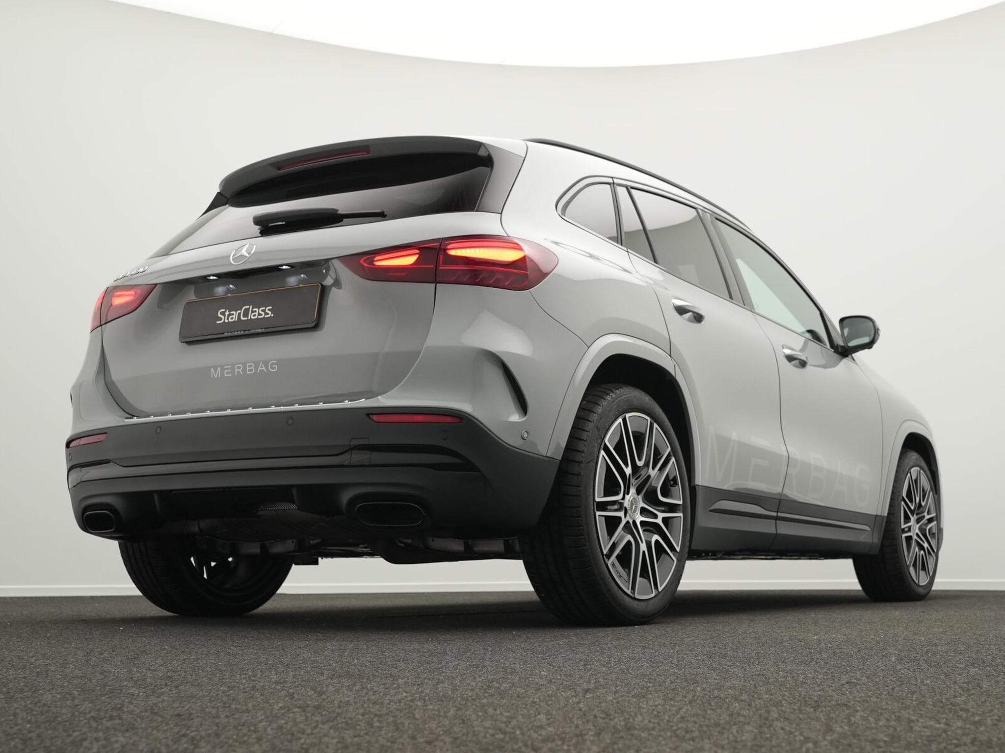 Mercedes GLA 180 AMG-Line (2025) - Photo 9