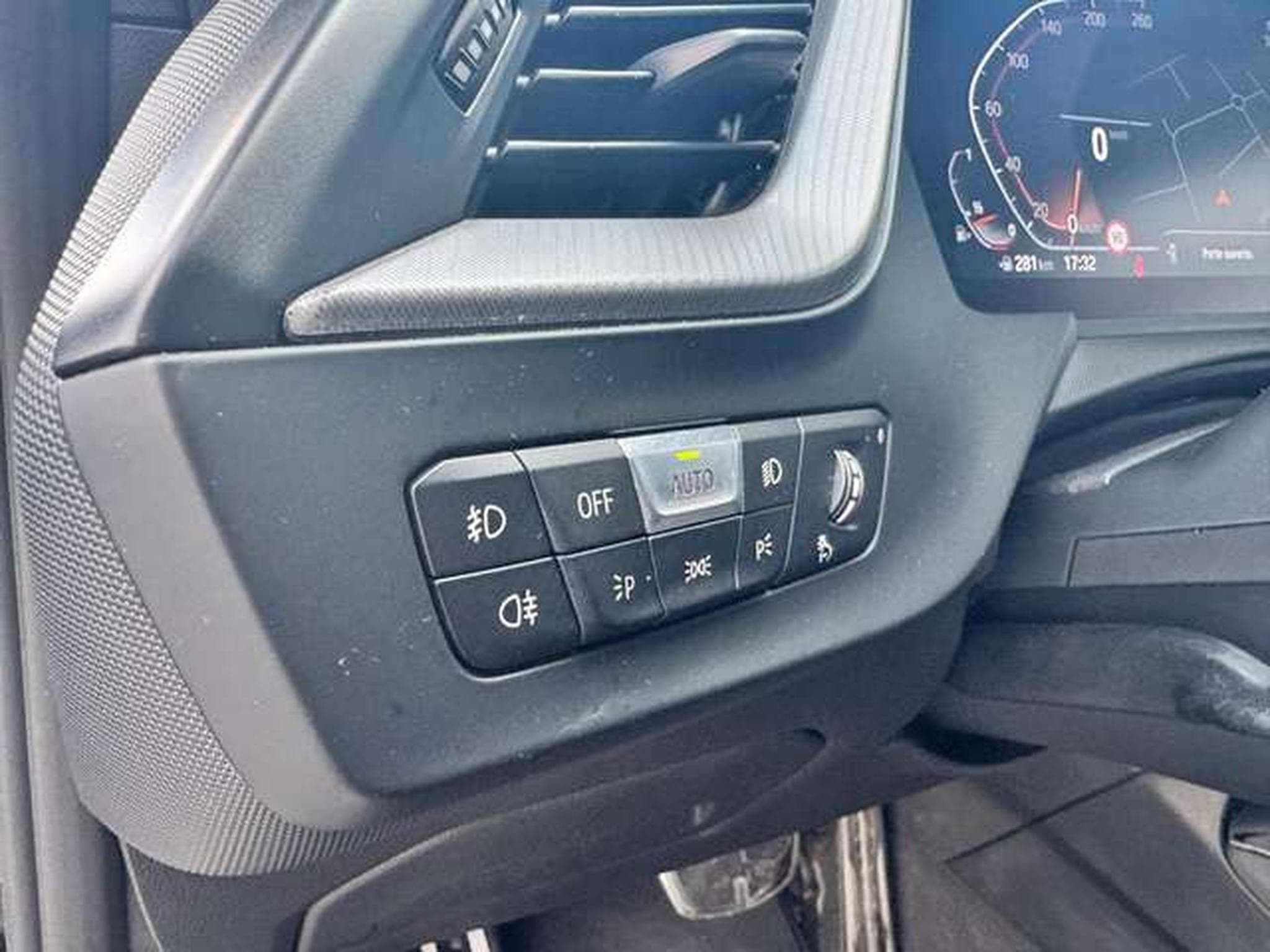 BMW 118 118i Aut. M Sport jusqu'à 48 mois de garantie (2021) - Photo 10
