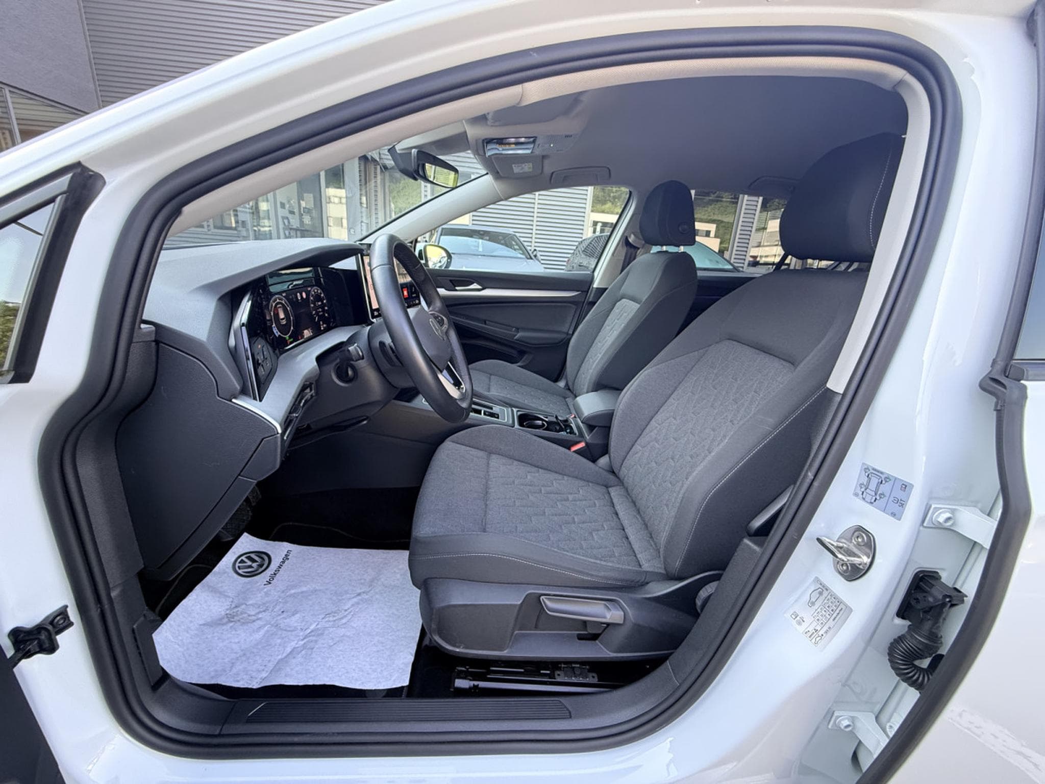 VW Golf Life 1.5 eTSI 150cv Boîte à double embrayage 7 vitesses (2024) - Photo 5