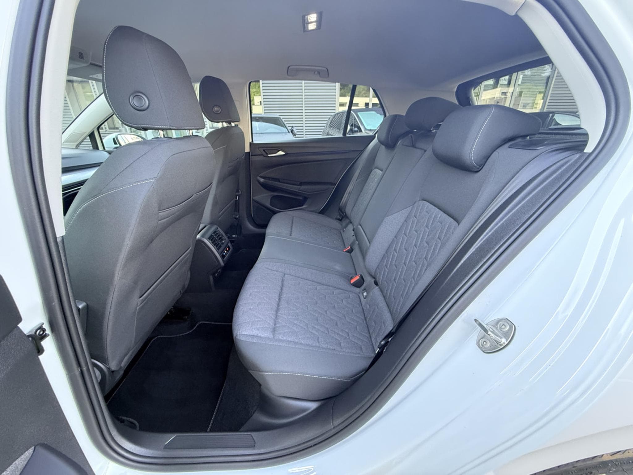VW Golf Life 1.5 eTSI 150cv Boîte à double embrayage 7 vitesses (2024) - Photo 6