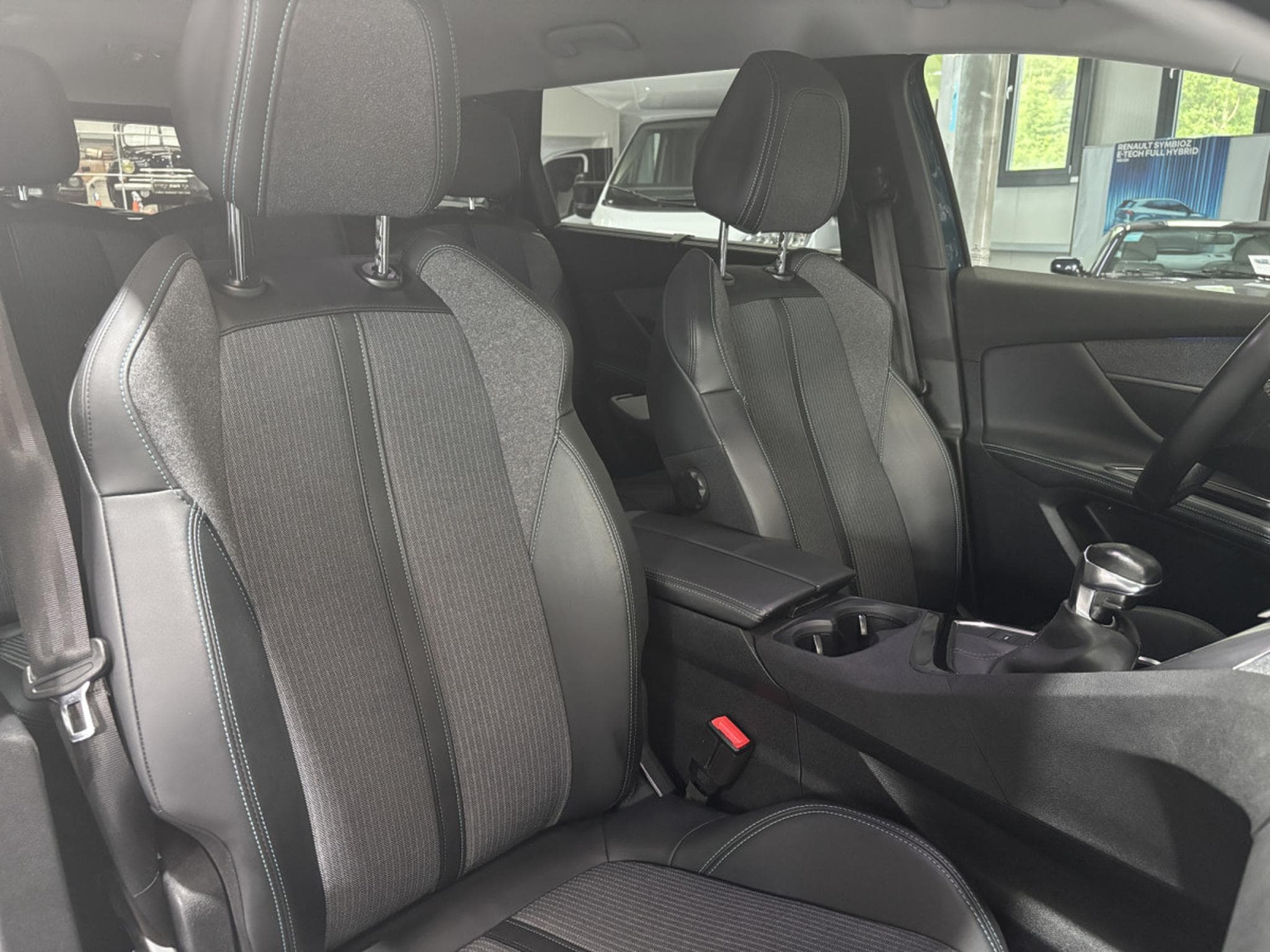 Peugeot 5008 1.5 BlueHDI Allure 7pl (2022) - Photo 11