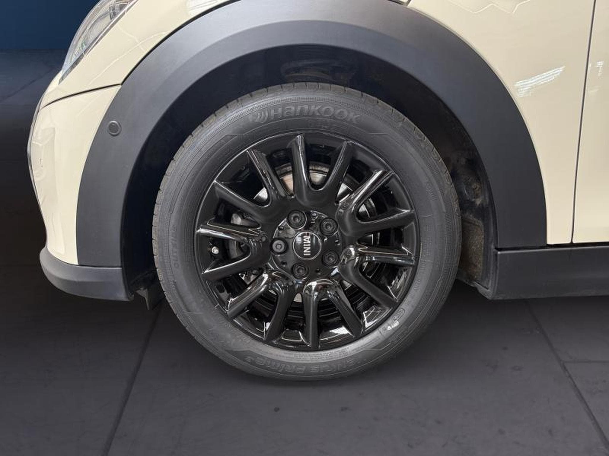 MINI Cooper Cooper Hatch 5 portes (2022) - Photo 10