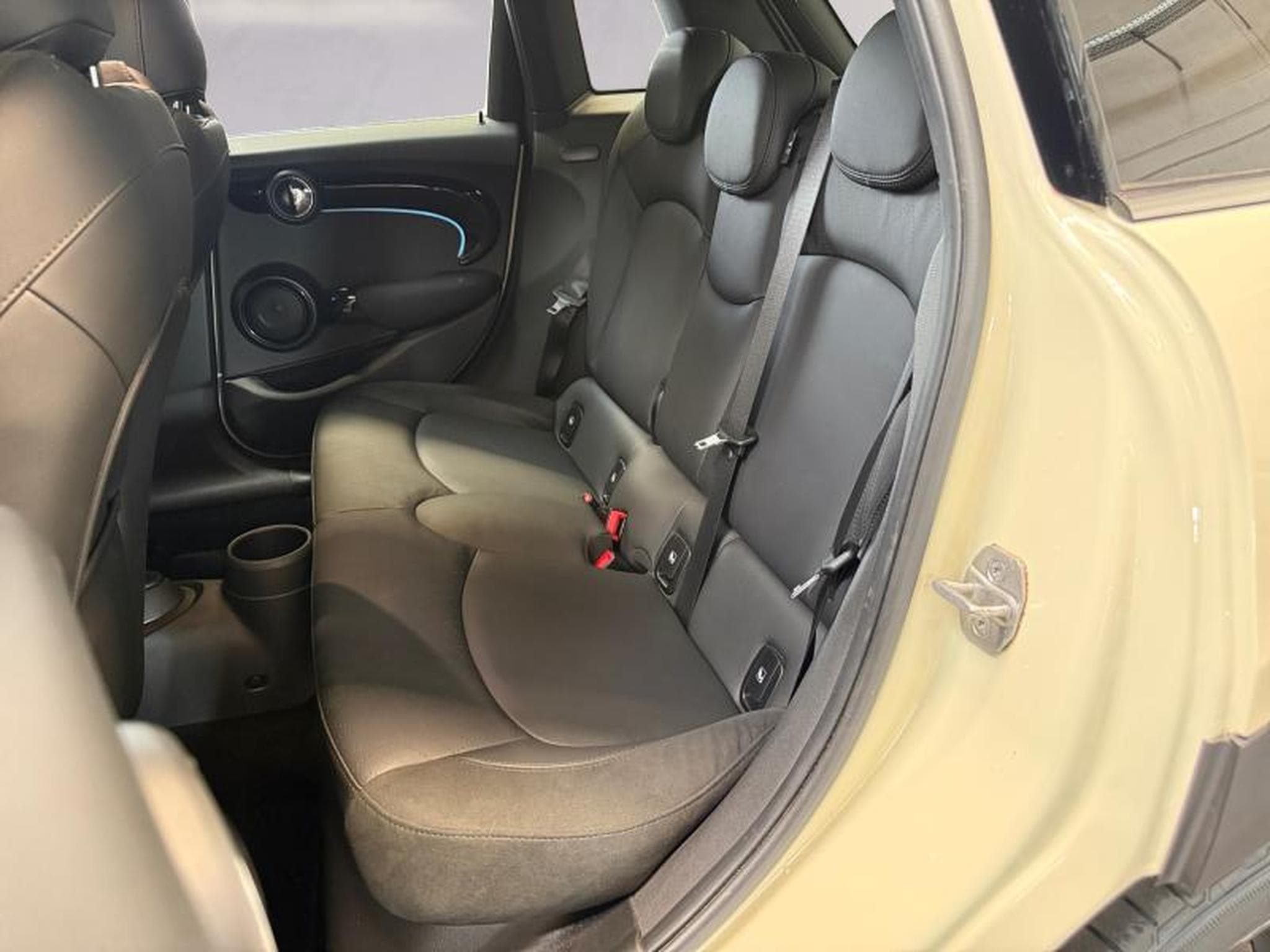 MINI Cooper Cooper Hatch 5 portes (2022) - Photo 14